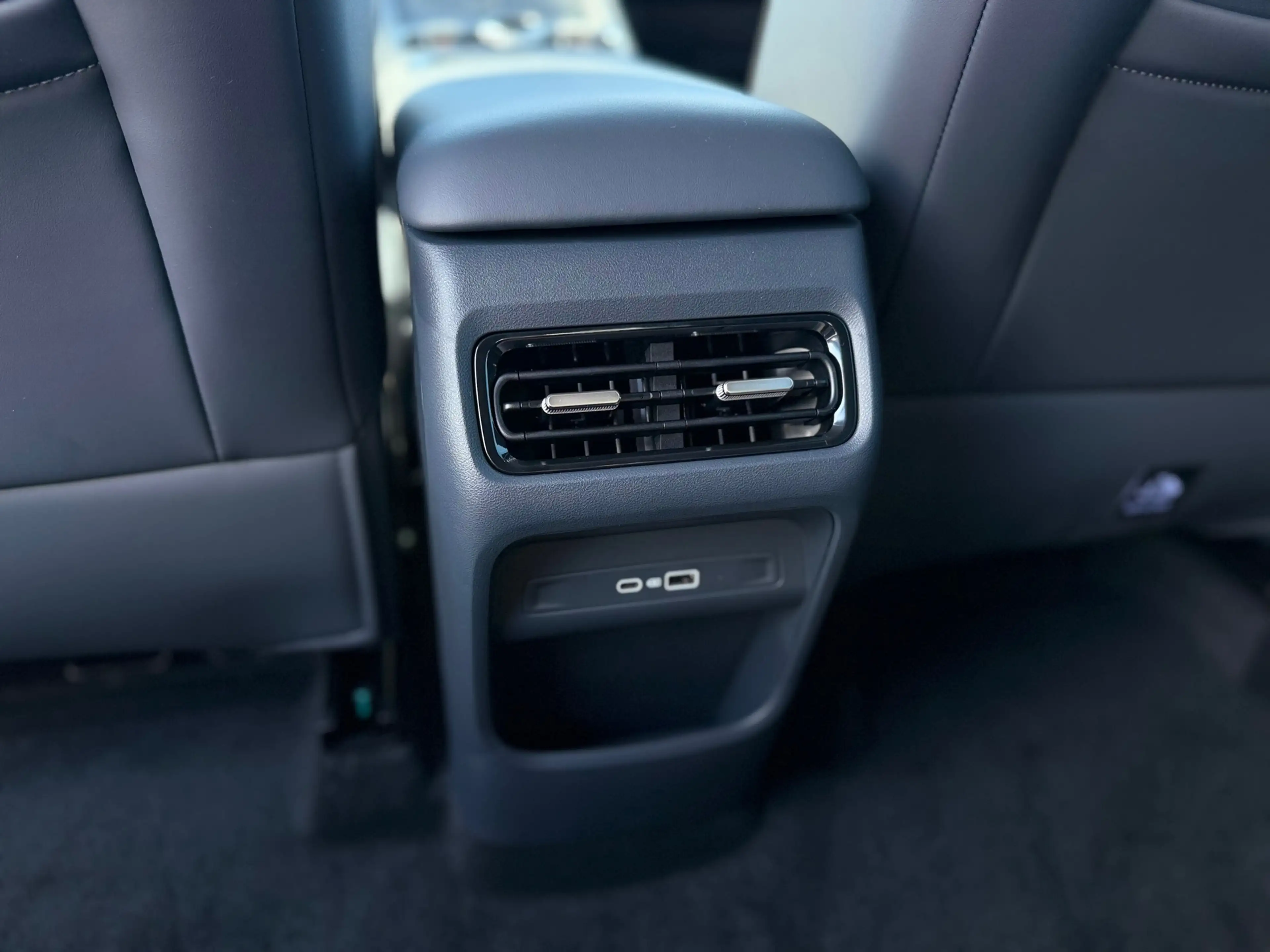 Geely Starray EM-i 1.5 Pro Plug-in Hybrid Nieuw !! / incl. BtW — photo 11