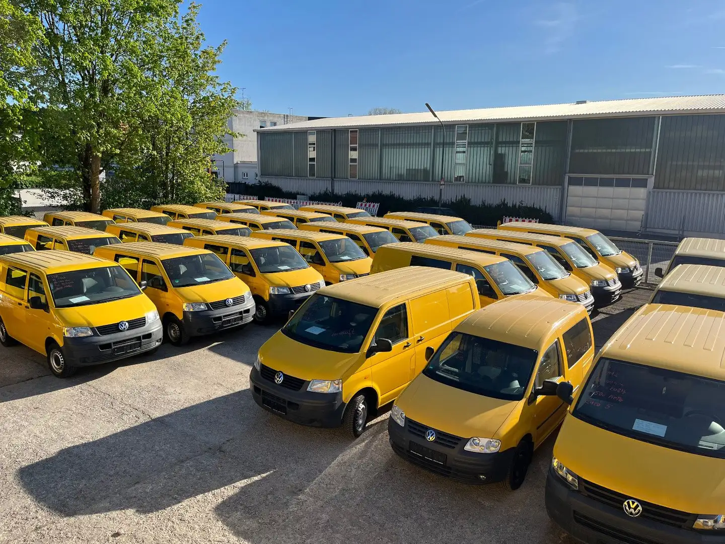 Volkswagen T5 Kombi T5 2.0 TDI  Transporter Euro 5 mehrere auf Lager Yellow - 1
