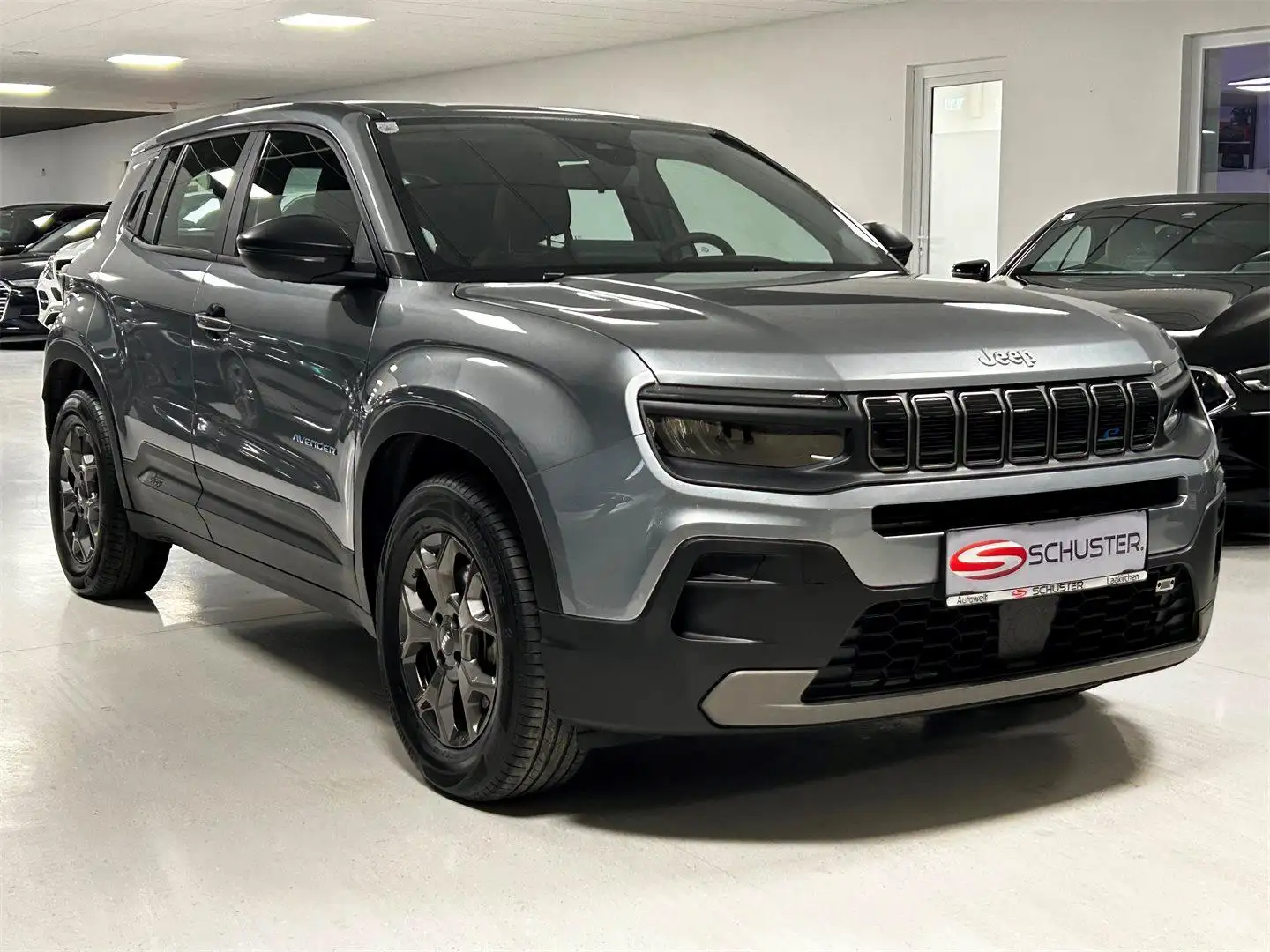 Jeep Avenger AVENGER BEV 54Kwh 156 PS LONGITUDE Silber - 1