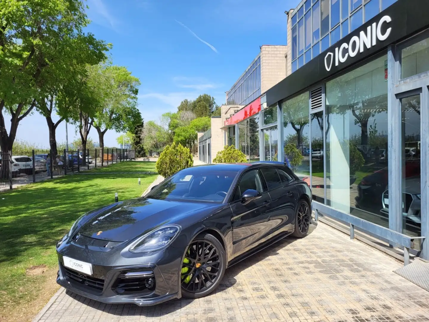 Porsche Panamera Turbo S e-Hybrid Sport Turismo Gris - 1