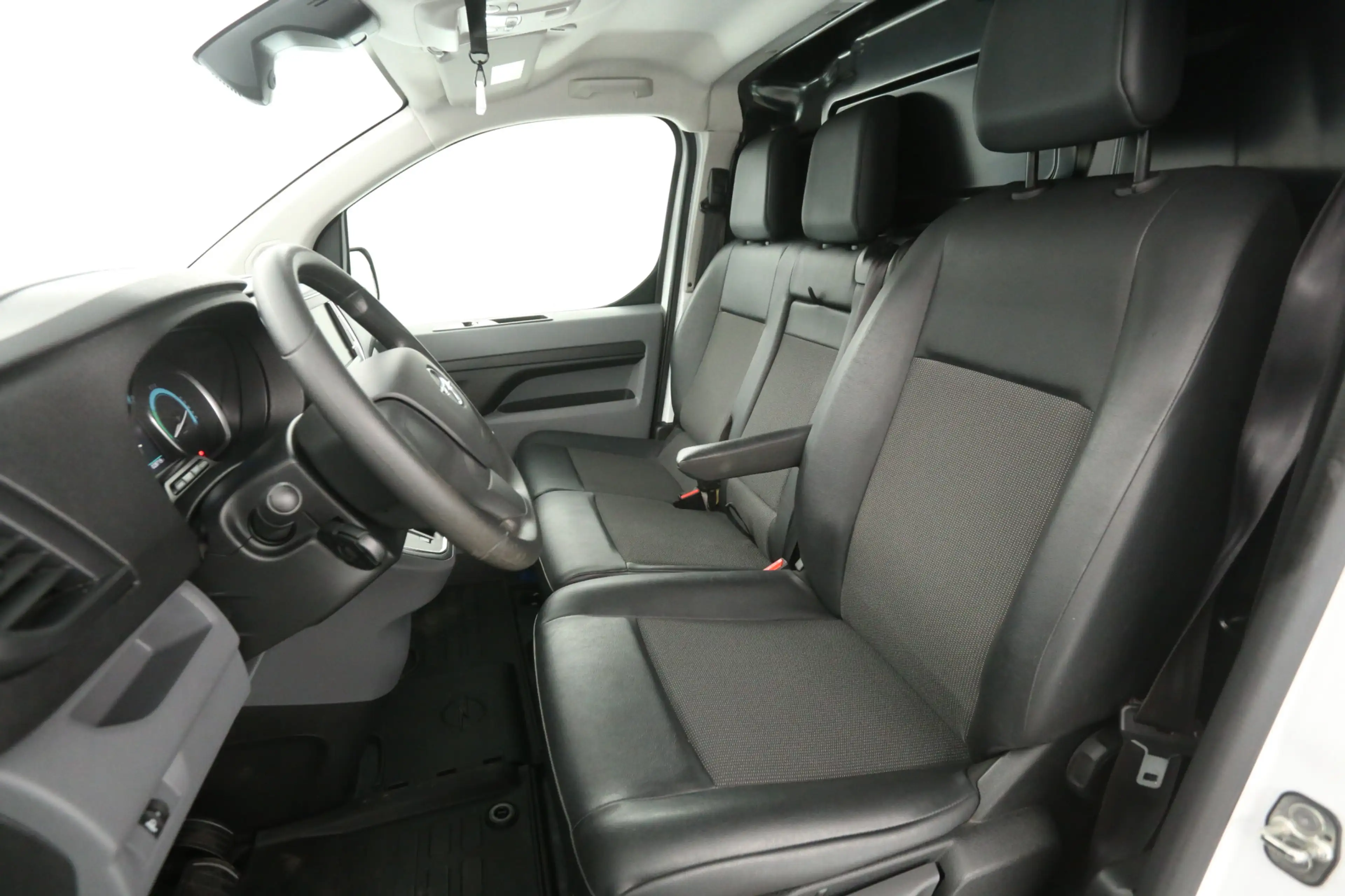 Citroen Jumpy E-Jumpy Opel Vivaro-e L3H1 75 kWh Long Range | Sne — photo 10