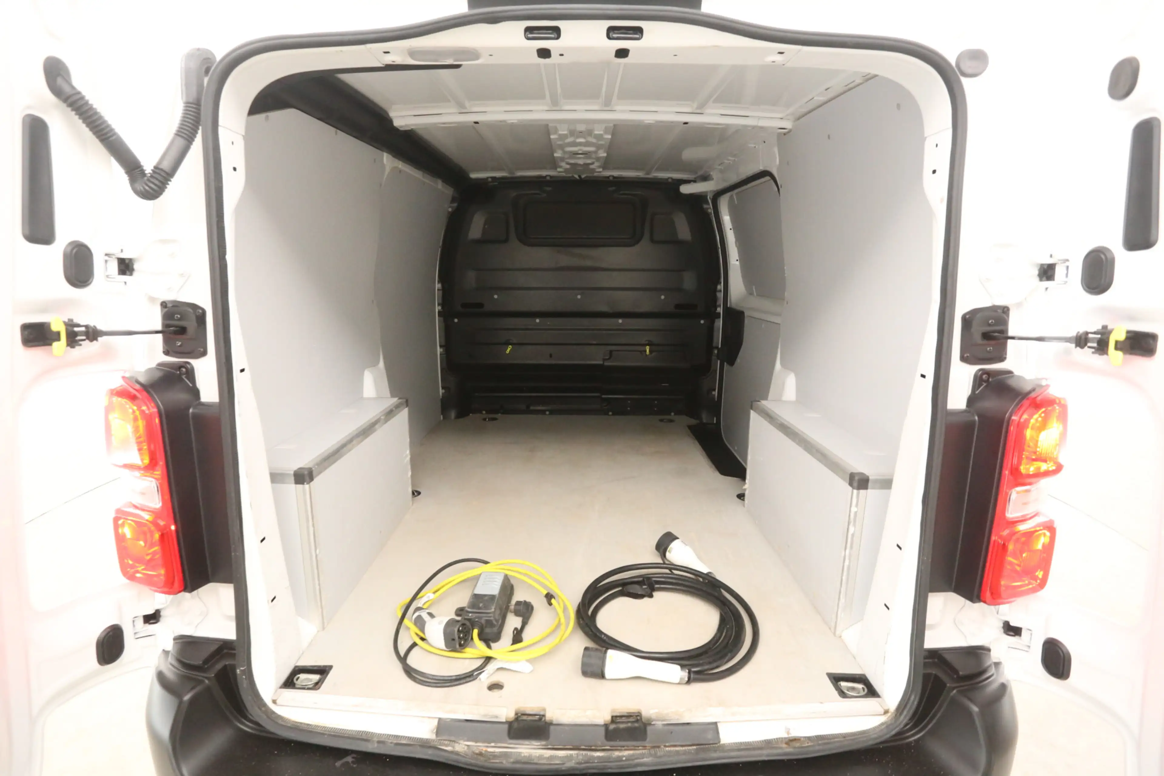 Citroen Jumpy E-Jumpy Opel Vivaro-e L3H1 75 kWh Long Range | Sne — photo 3