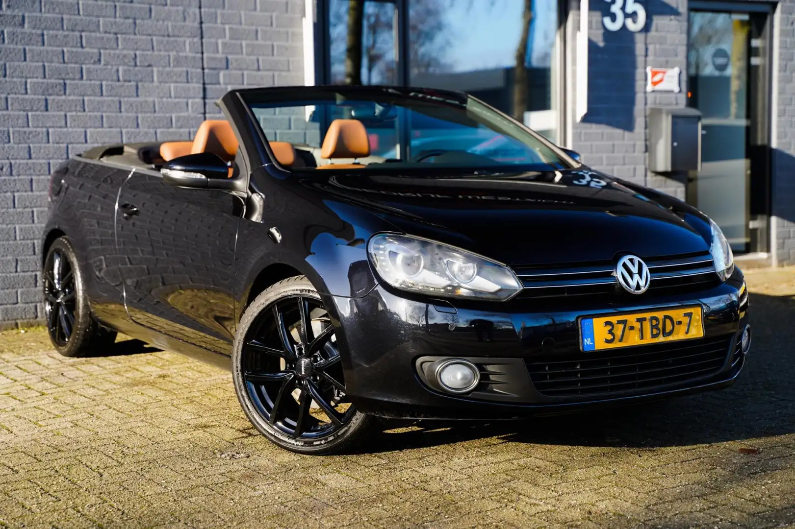 Volkswagen Golf Cabriolet 1.4 TSI 160pk Automaat, Leder, Led Чорний - 2