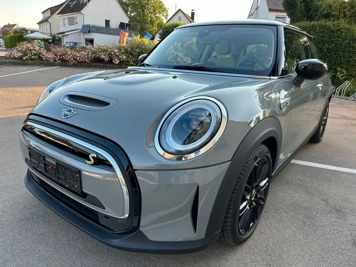 MINI Cooper SE Classic Trim Grau - 1