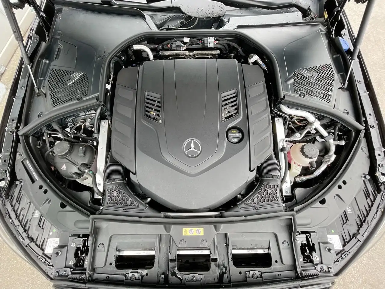 Mercedes-Benz S-Class снимка Mercedes-Benz S-Class