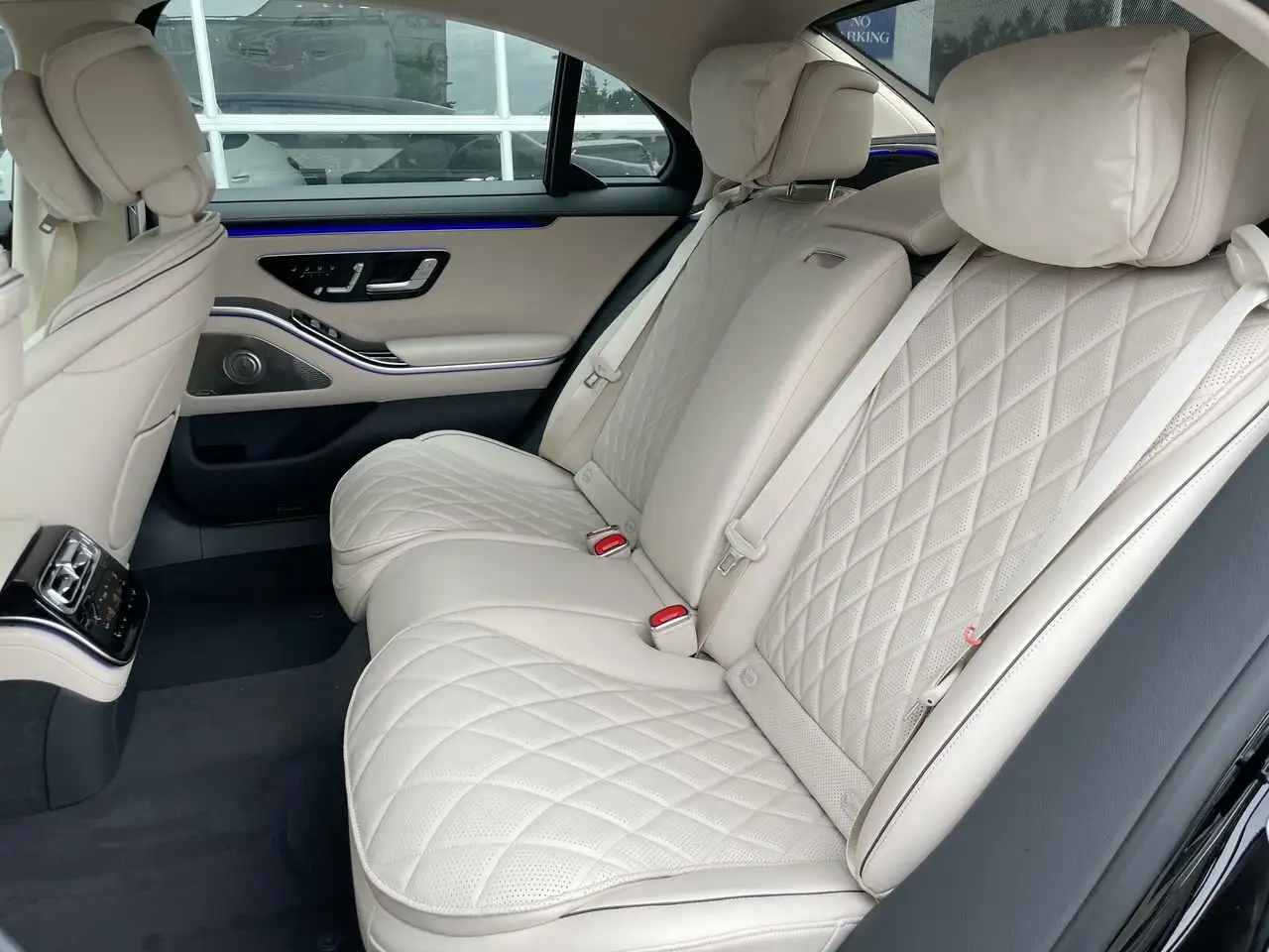 Mercedes-Benz S-Class снимка Mercedes-Benz S-Class