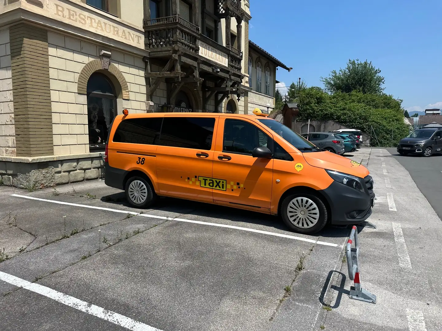 Mercedes-Benz Vito Tourer Pro 114 BlueTEC lang 4x4 Aut. Orange - 1