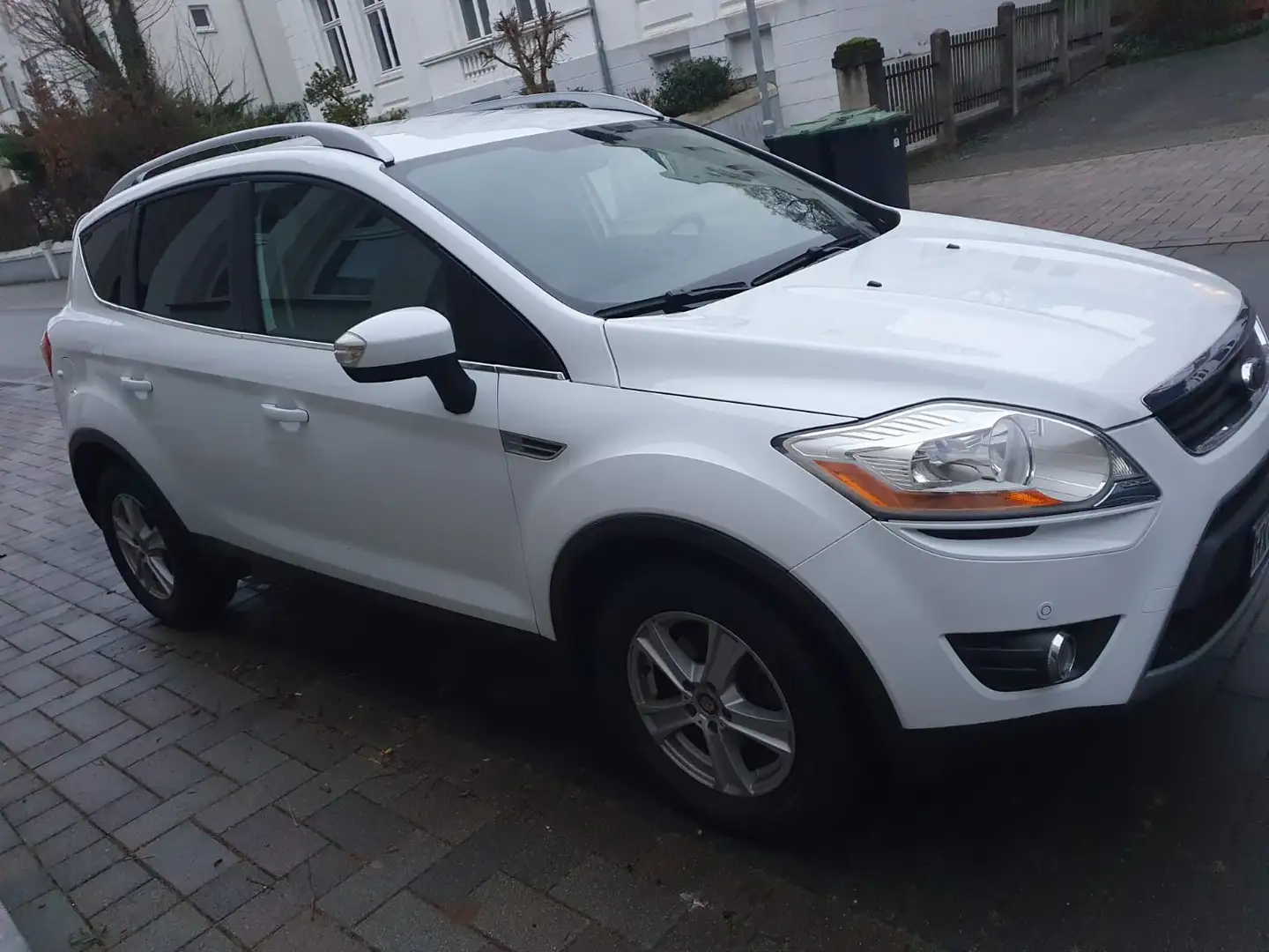 Ford Kuga Kuga Diesel 2.0 TDCi 2x4 Titanium Weiß - 1