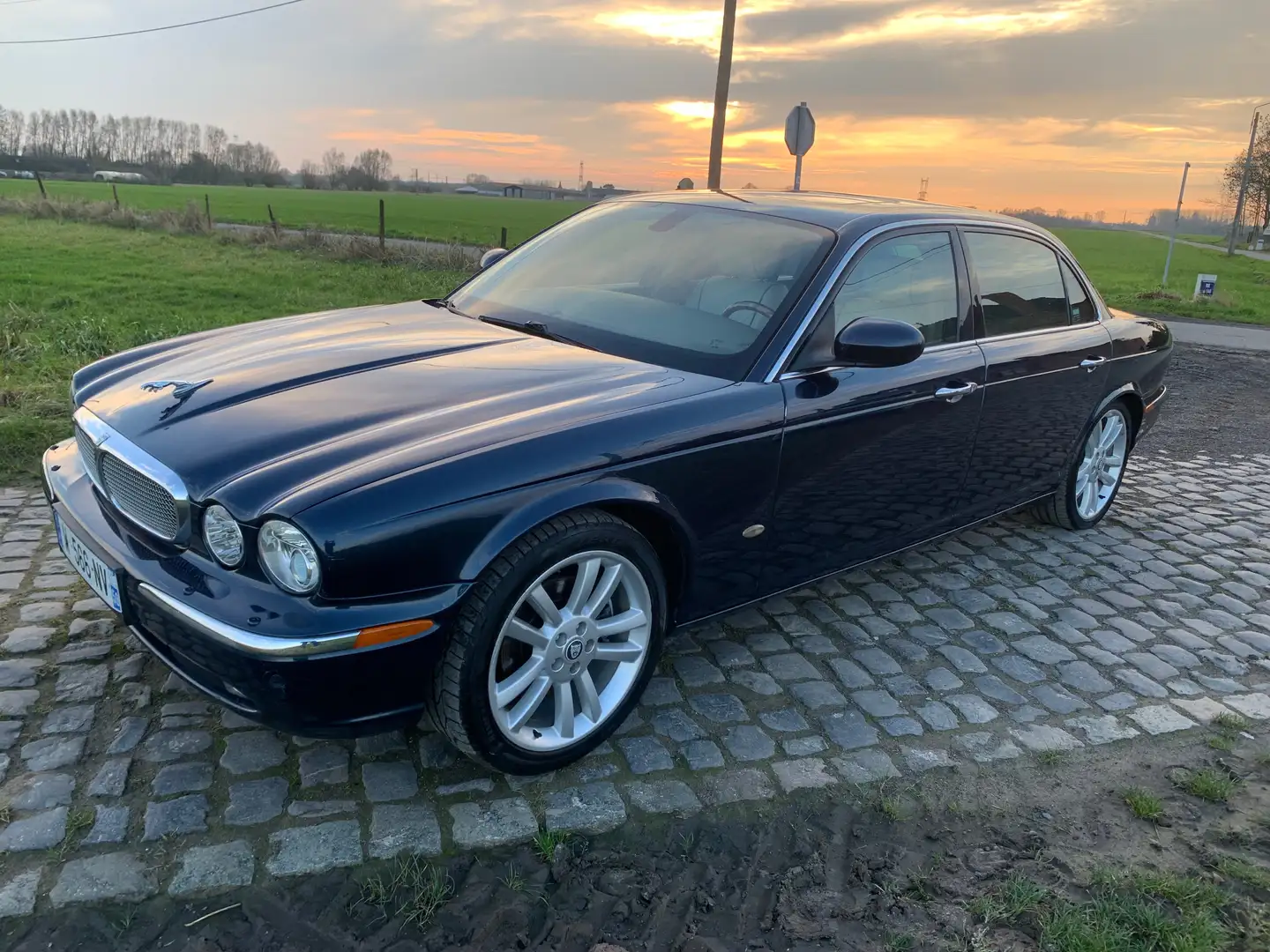Jaguar XJ6 XJ6 V6 2.7 D - 207 Bi-Turbo LWB Sovereign Blau - 1