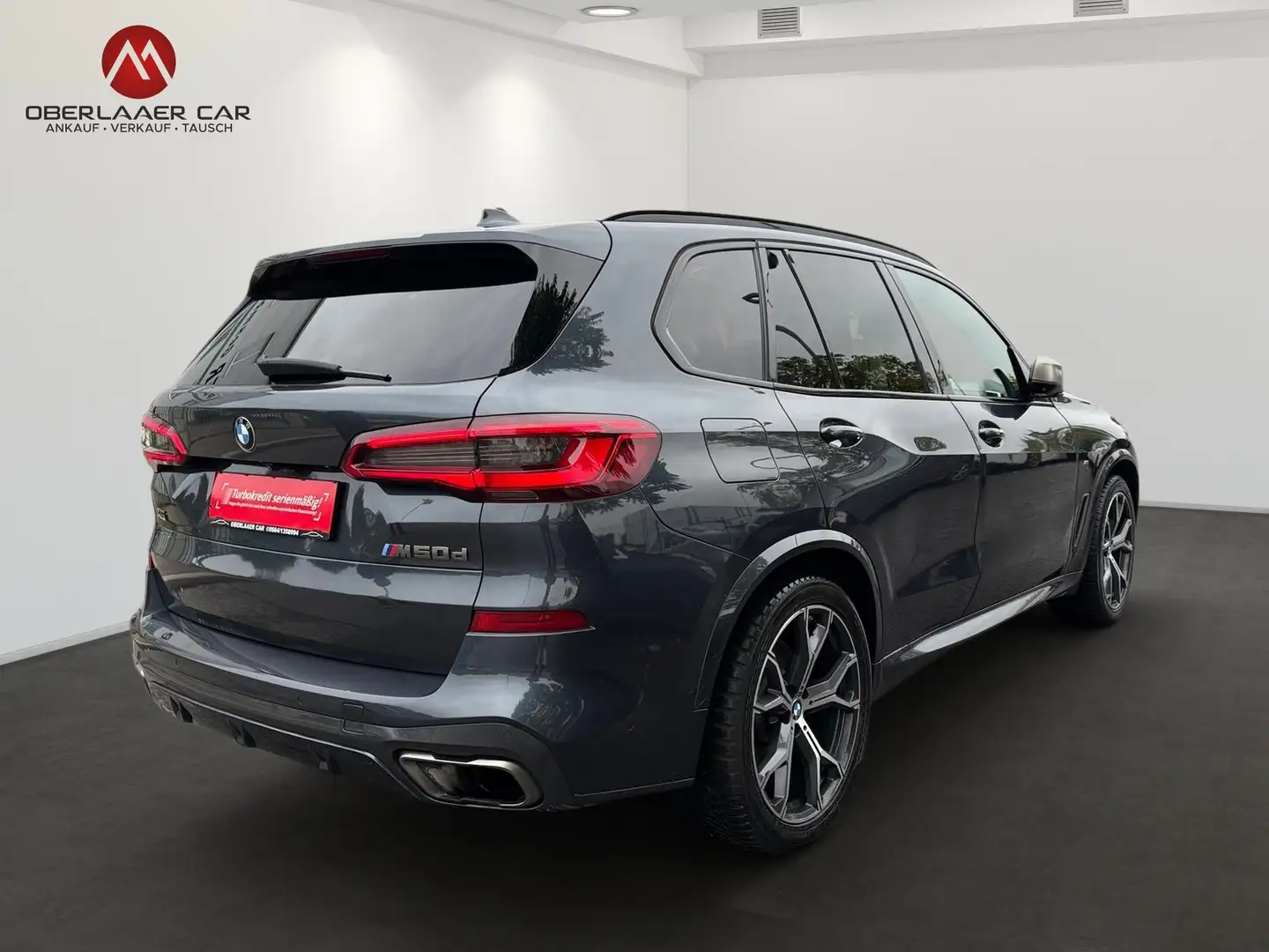 BMW X5 M M50 d Aut. | Panoramadach Sky Lounge | Led | Grau - 2