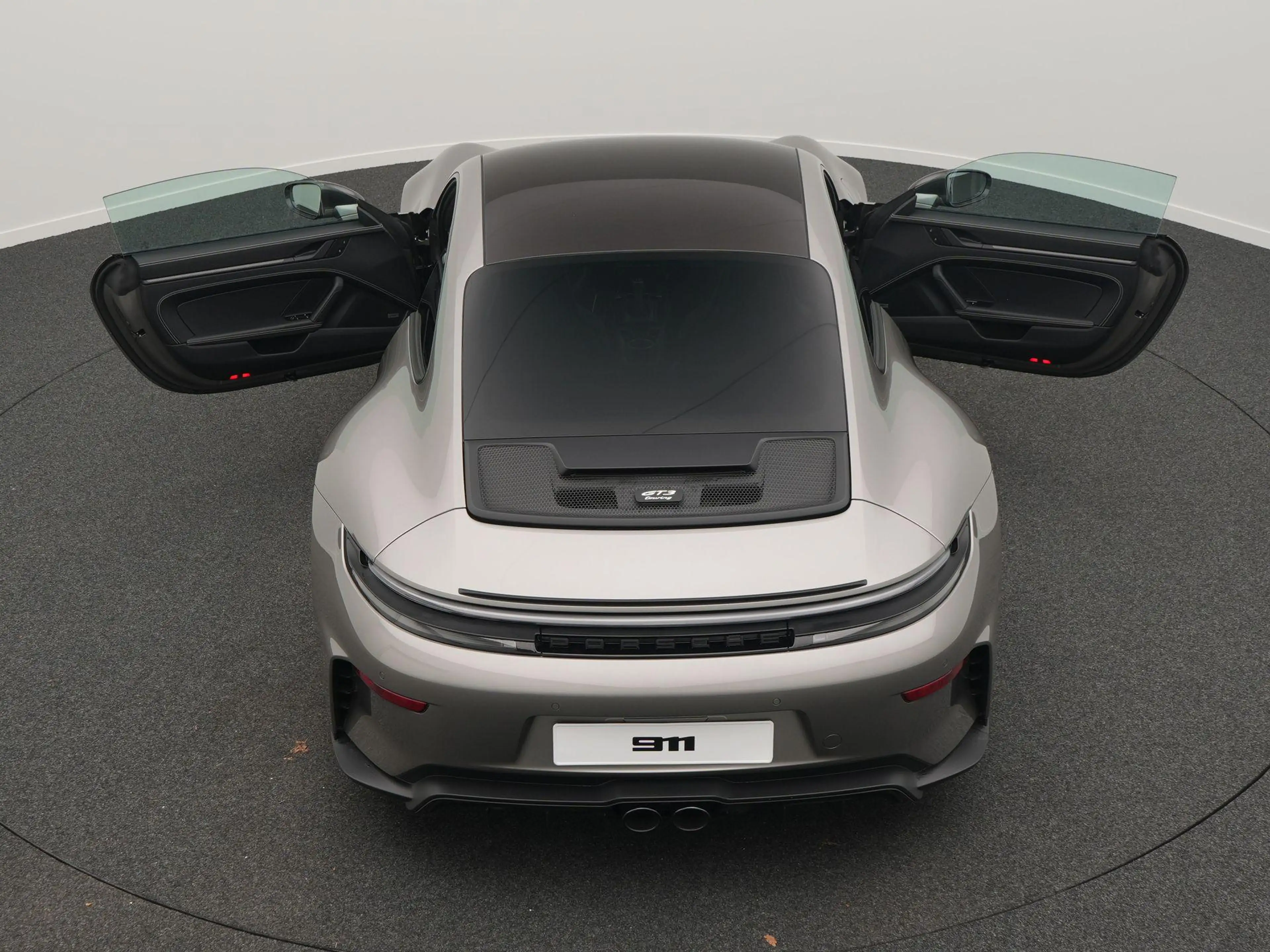 Porsche 992 GT3 Touring — photo 12