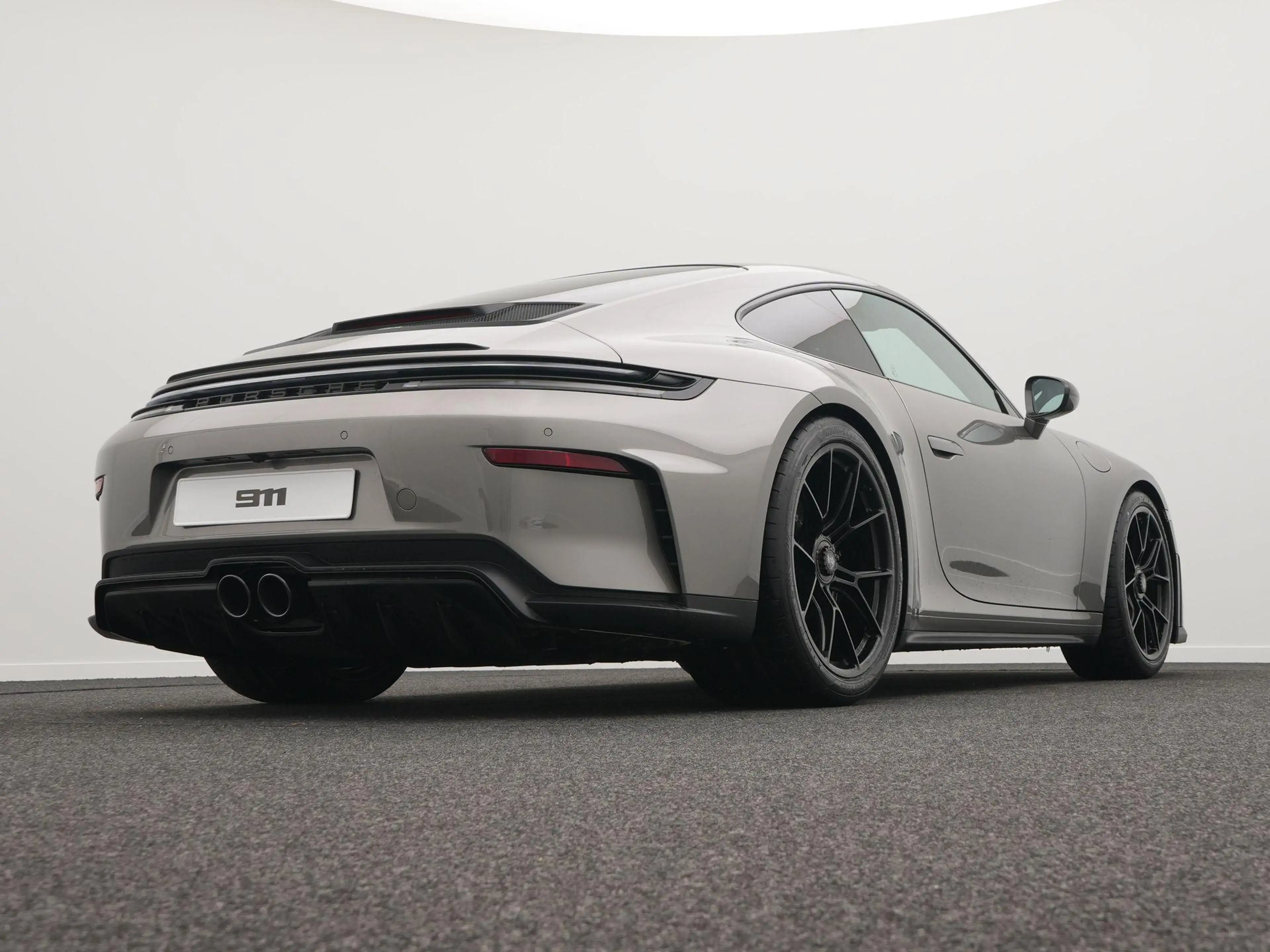 Porsche 992 GT3 Touring — photo 10