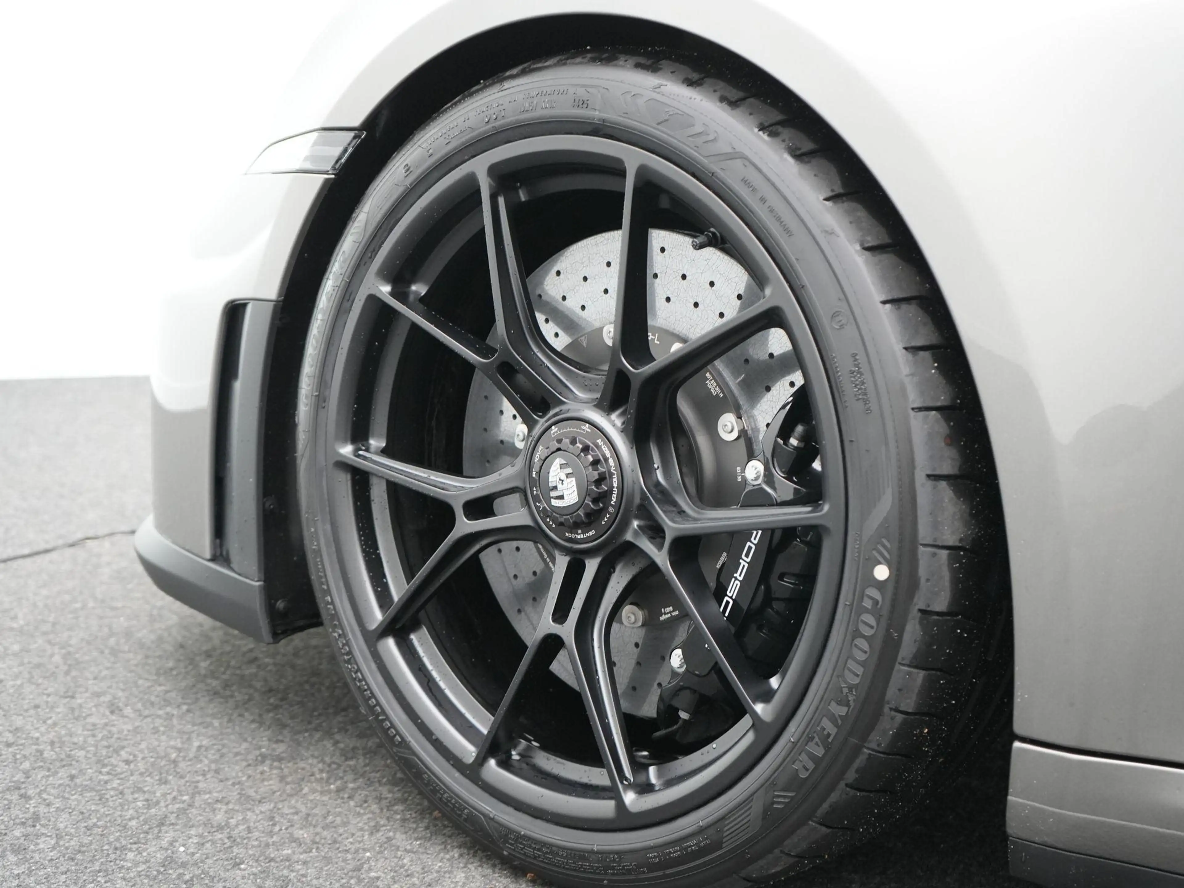 Porsche 992 GT3 Touring — photo 15