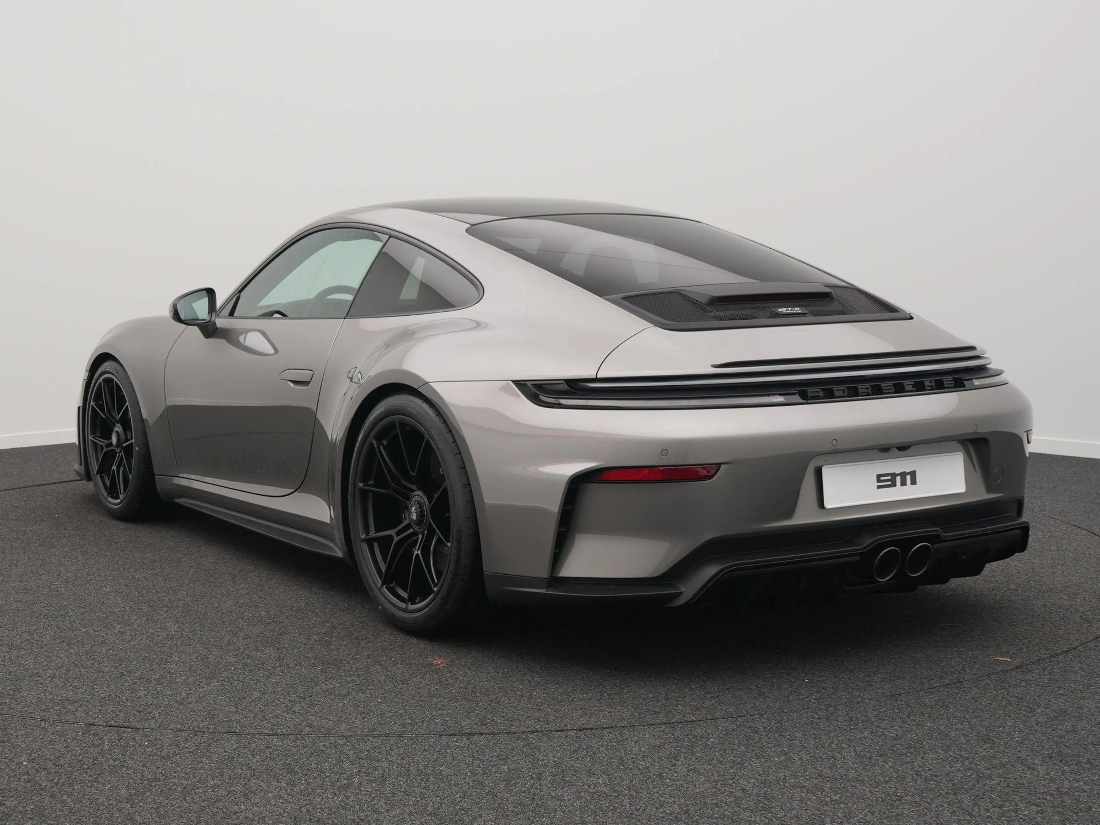 Porsche 992 GT3 Touring — photo 3