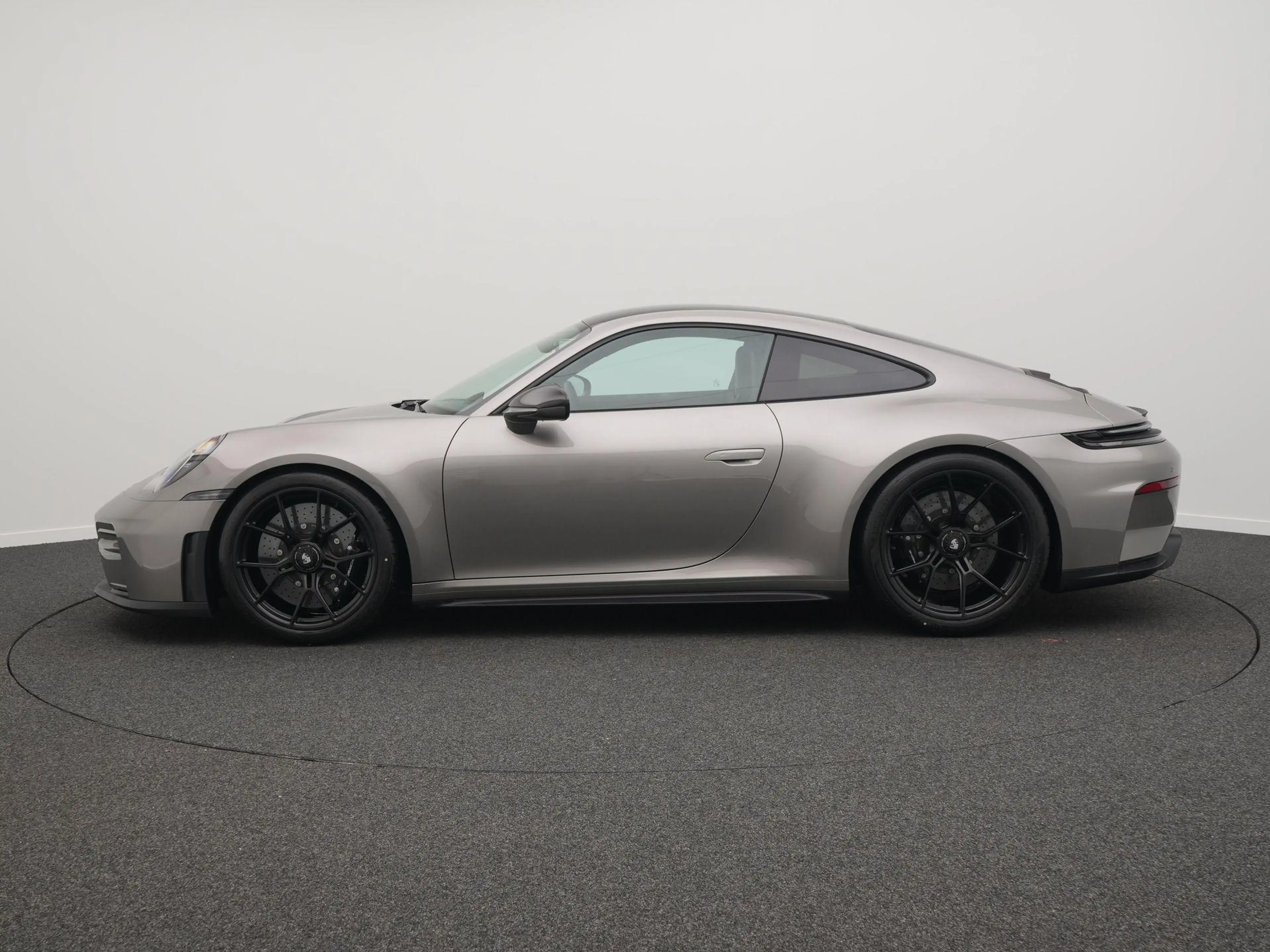 Porsche 992 GT3 Touring — photo 2
