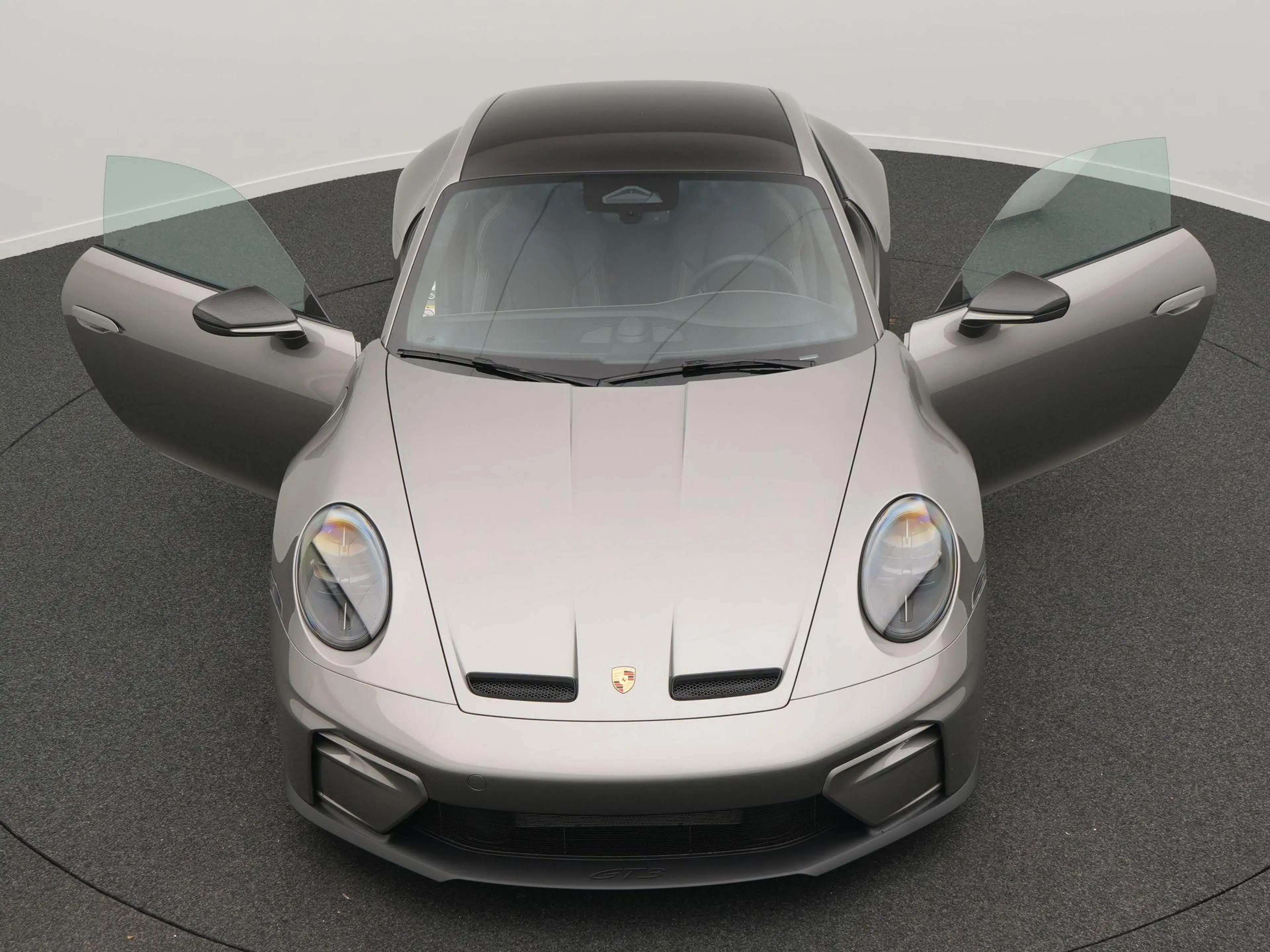 Porsche 992 GT3 Touring — photo 11