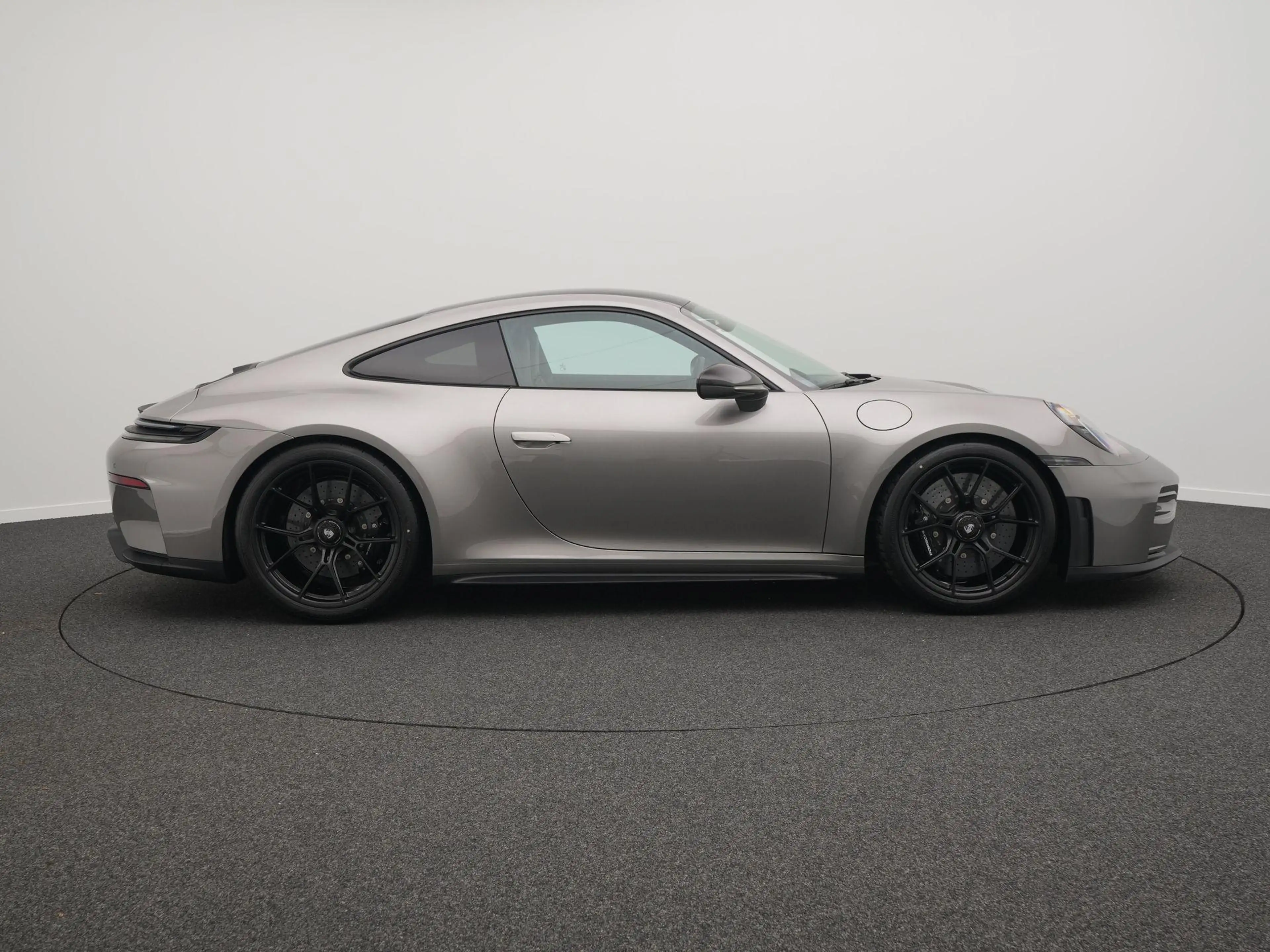 Porsche 992 GT3 Touring — photo 6