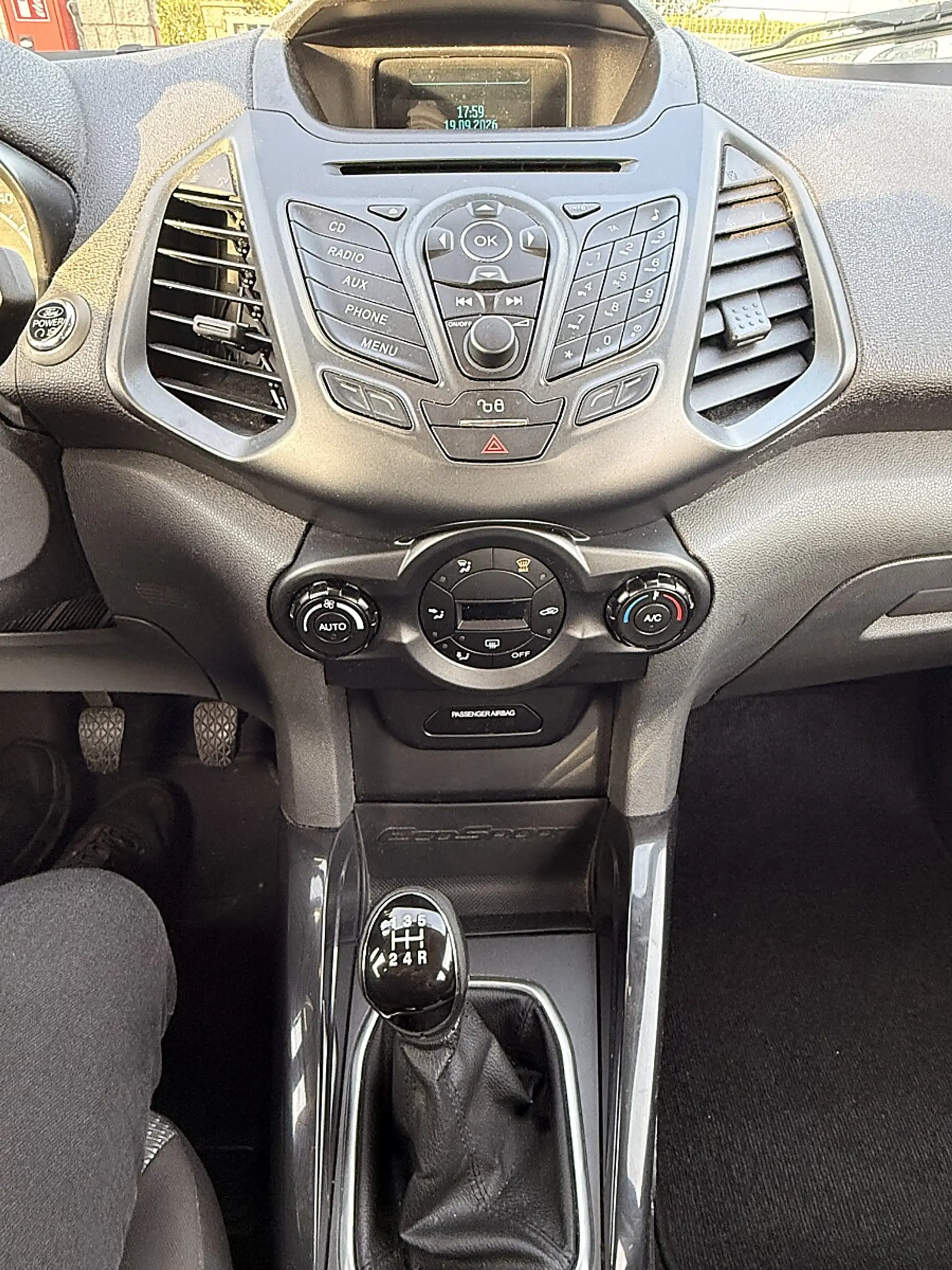 Ford EcoSport 1,5 TDCi Titanium — photo 15