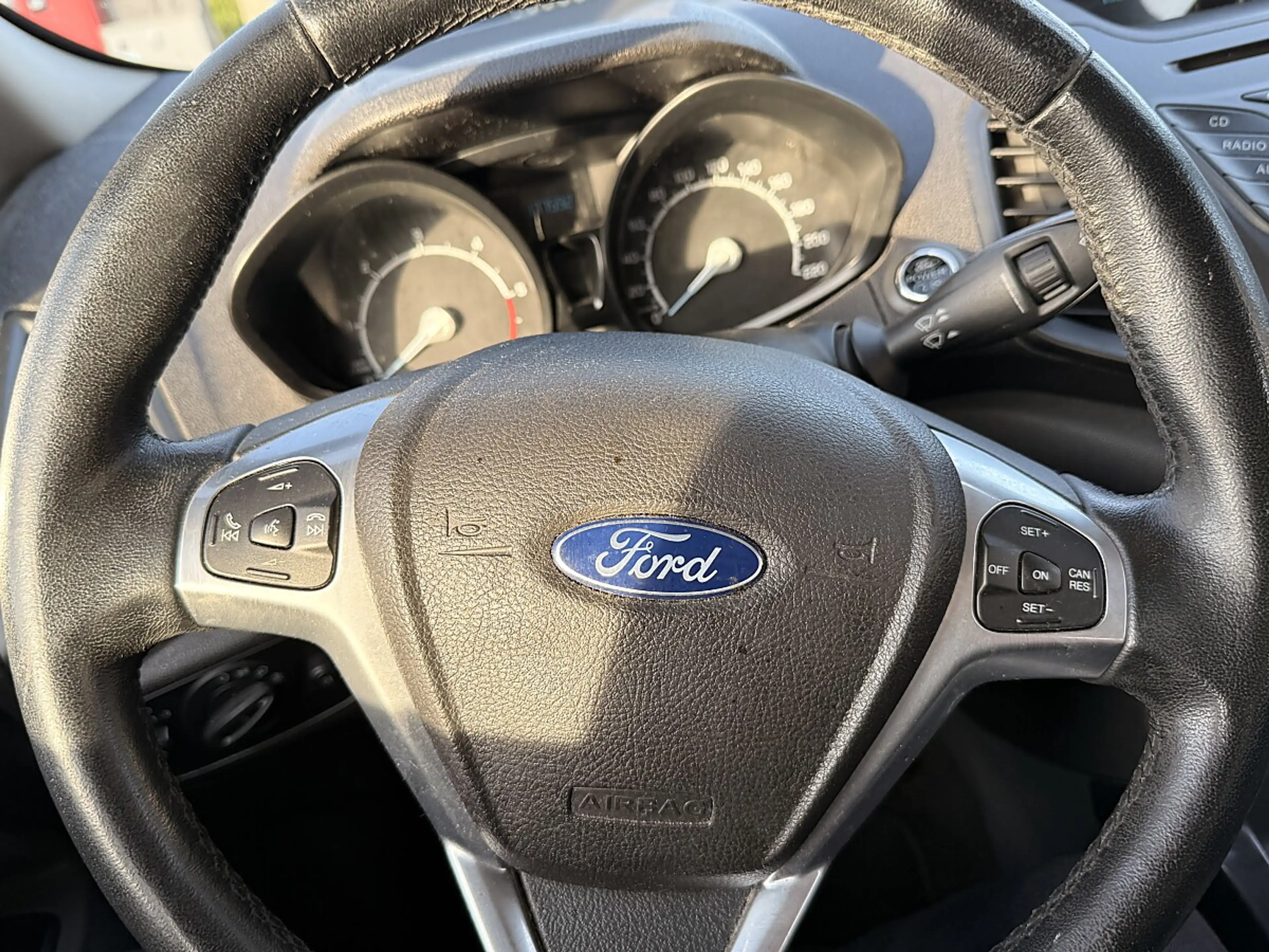 Ford EcoSport 1,5 TDCi Titanium — photo 13