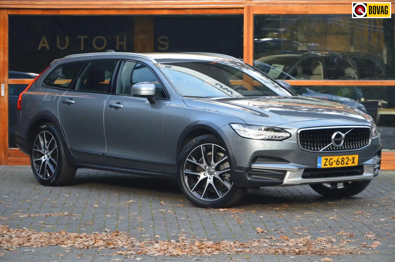 Volvo V90 Cross Country D4 AWD Polestar Engineerd | Adaptive Cruise | Trek Grijs - 1