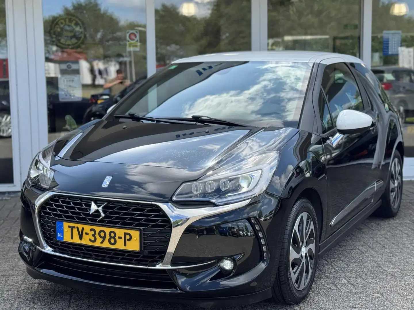 DS Automobiles DS 3 1.2 PureTech So Chic,gr.navi,clima,sportstoelen,cr Zwart - 2