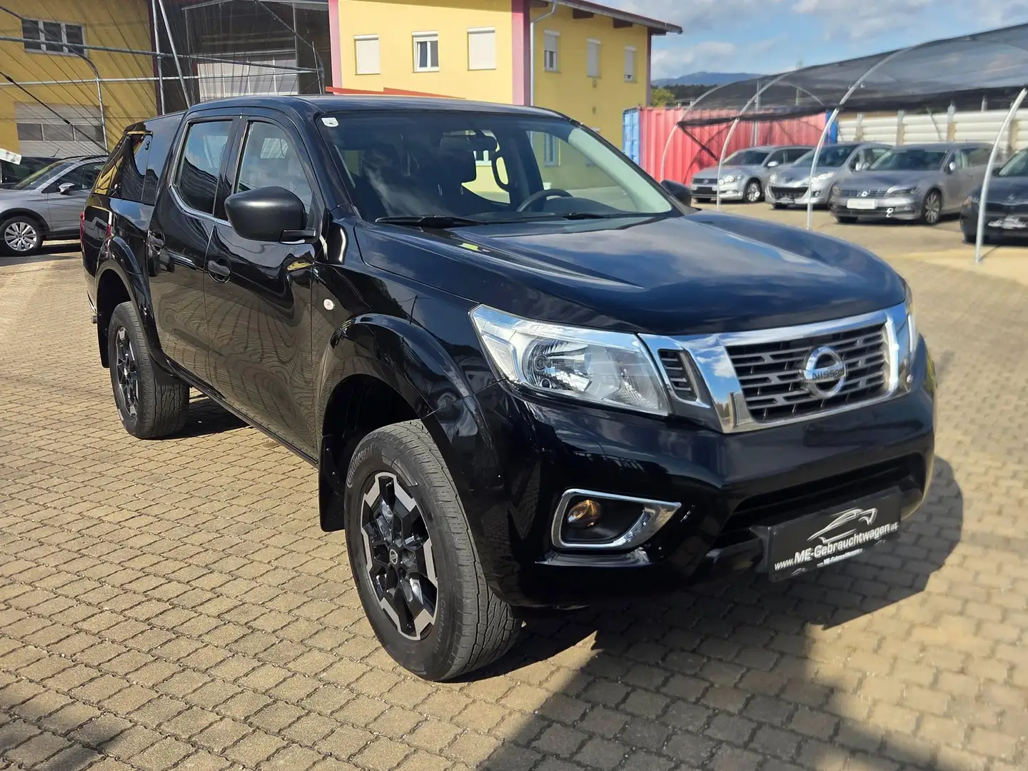 Nissan Navara Double Cab 4x4 2.3 dCi N-Guard *AHV+HARDTOP* Schwarz - 2