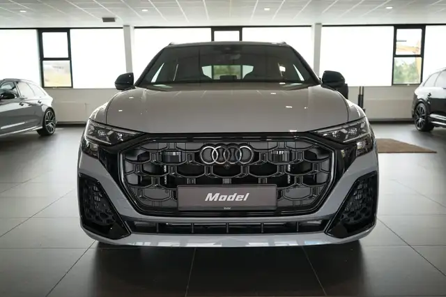 Audi Q8 view 3