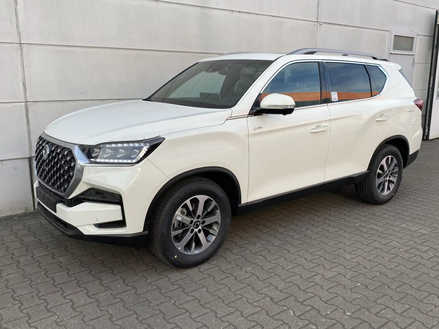 SsangYong Rexton 2,2 E-XDI 4WD 8AT MY25  Lux 3.5t AHL GSD ACC 360Ka Blanc - 2