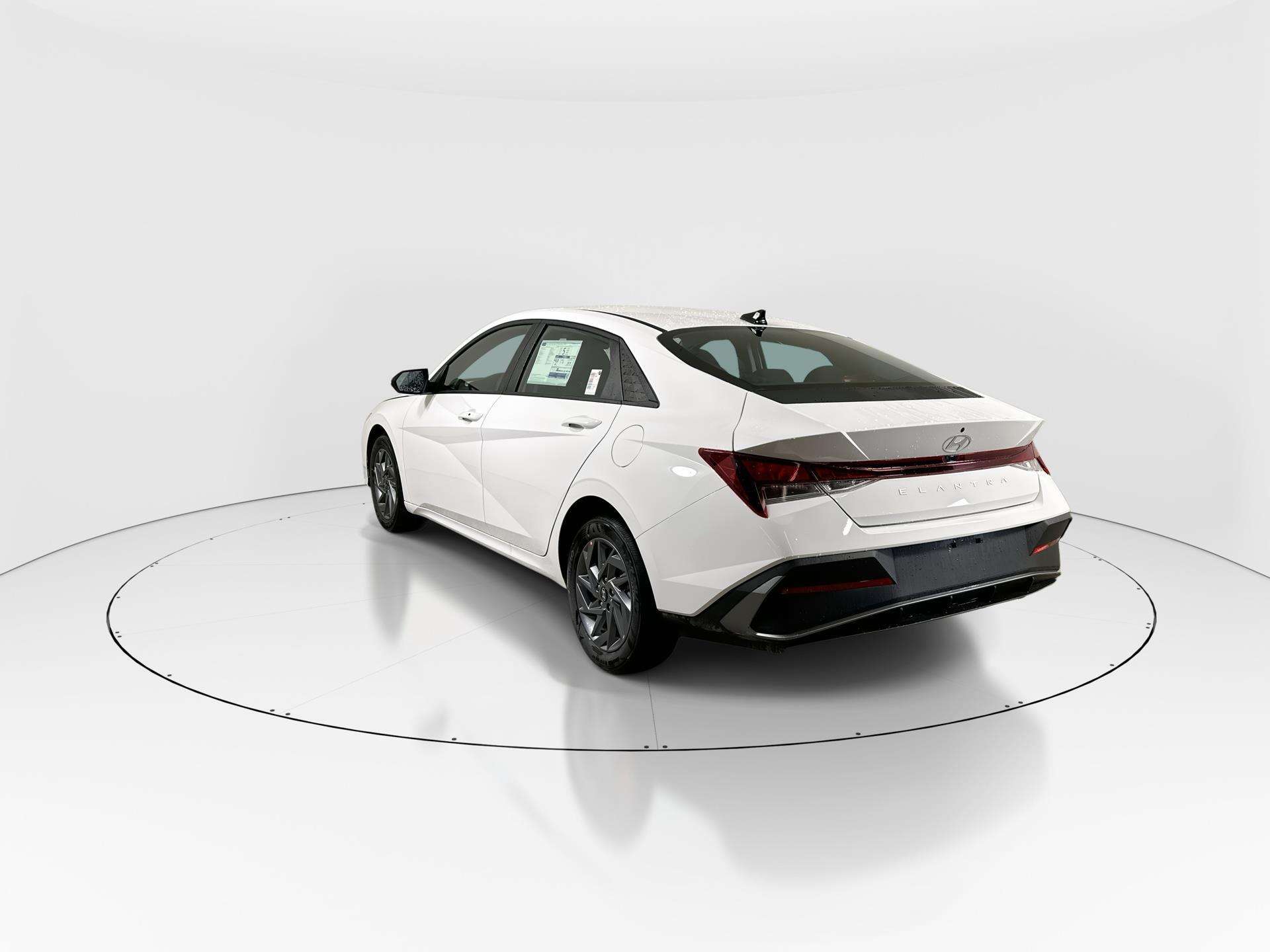 2026 Hyundai Elantra Preferred — снимка 1