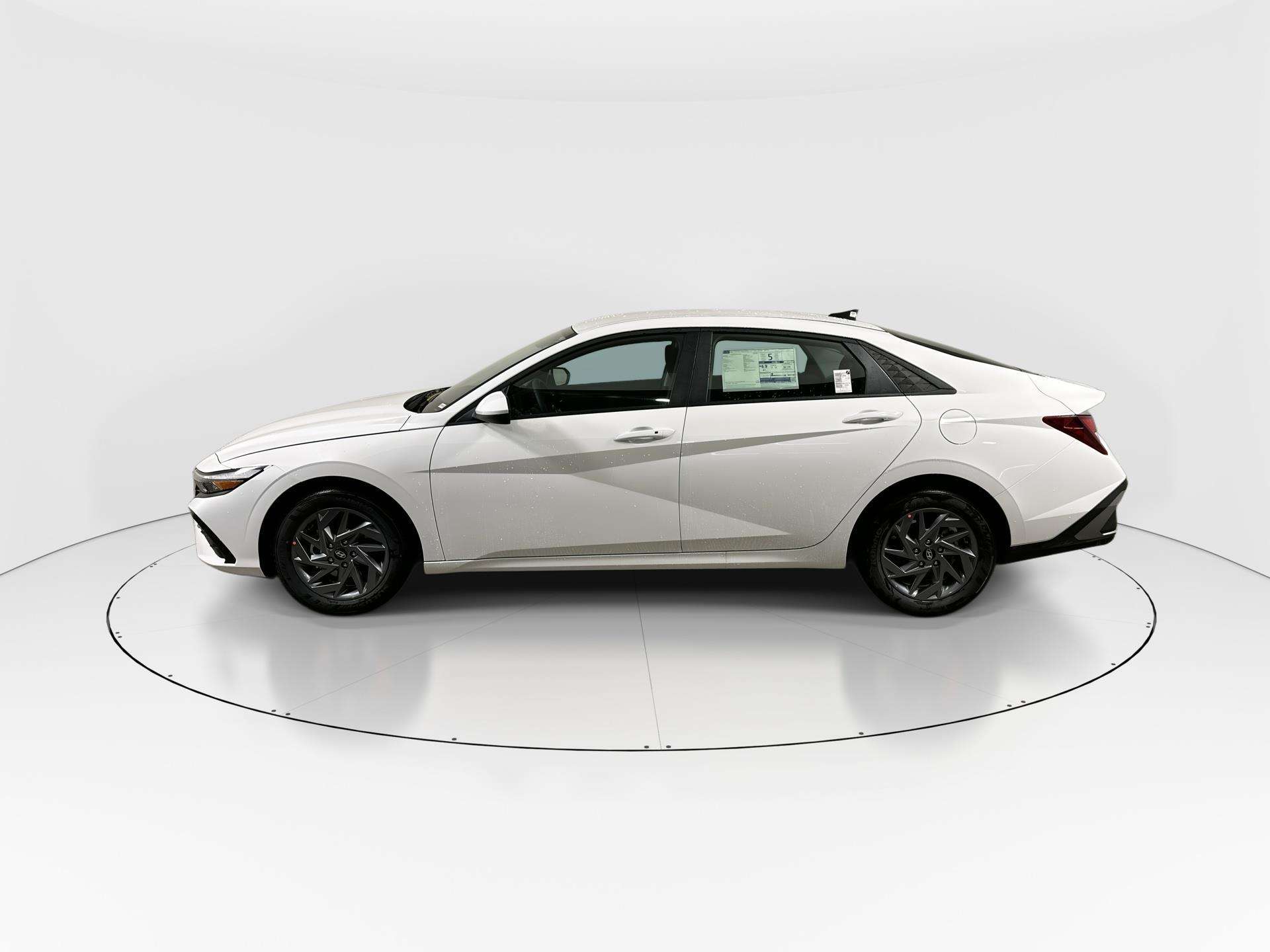 2026 Hyundai Elantra Preferred — снимка 1