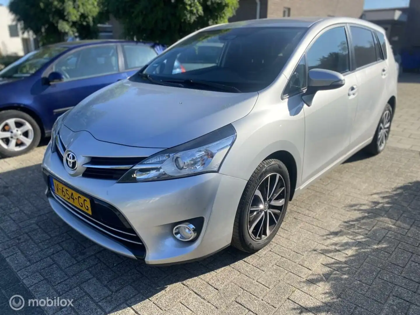 Toyota Verso 1.6 D-4D Dynamic  AIRCO NAVI CRUISE GRIJS KENTEKEN Stříbrná - 1