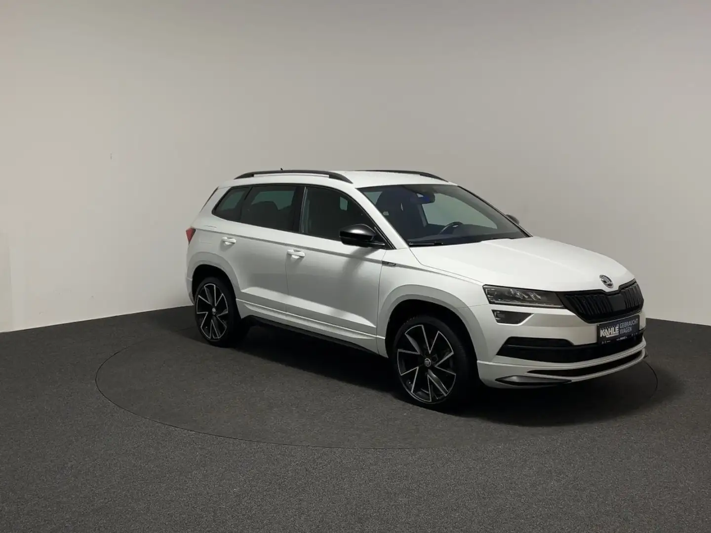 Skoda Karoq 1.5 TSI DSG Sportline Klima Navi Rückfahrkamera Weiß - 2