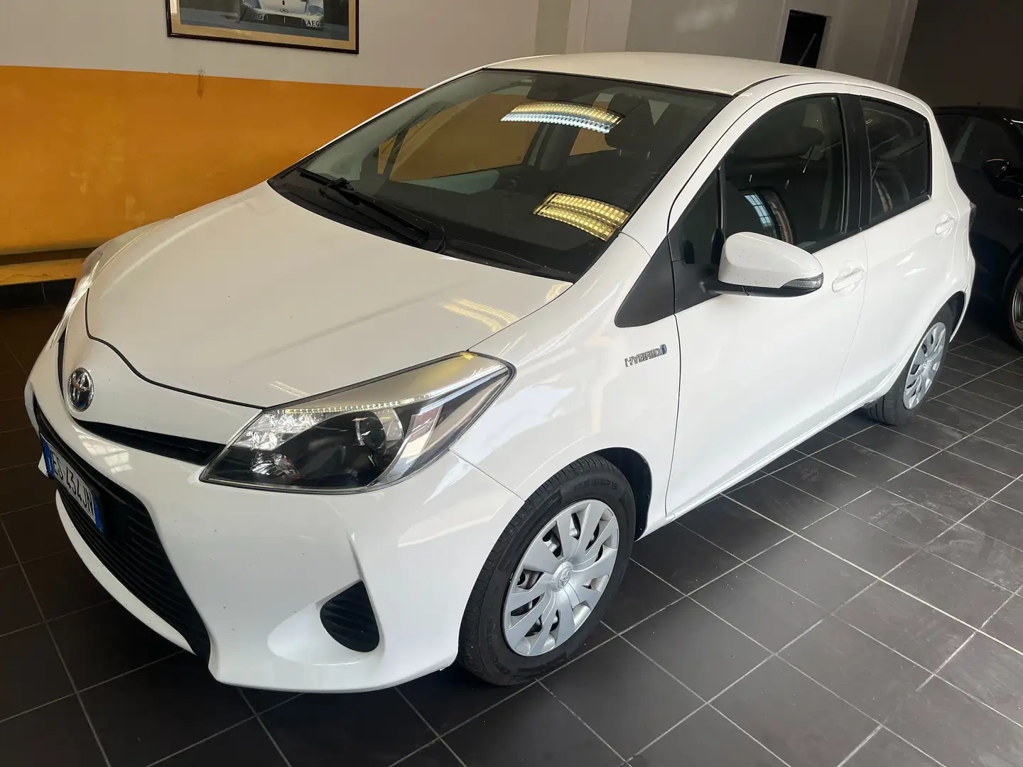 Toyota Yaris Yaris 5p 1.5h Lounge Bianco - 1
