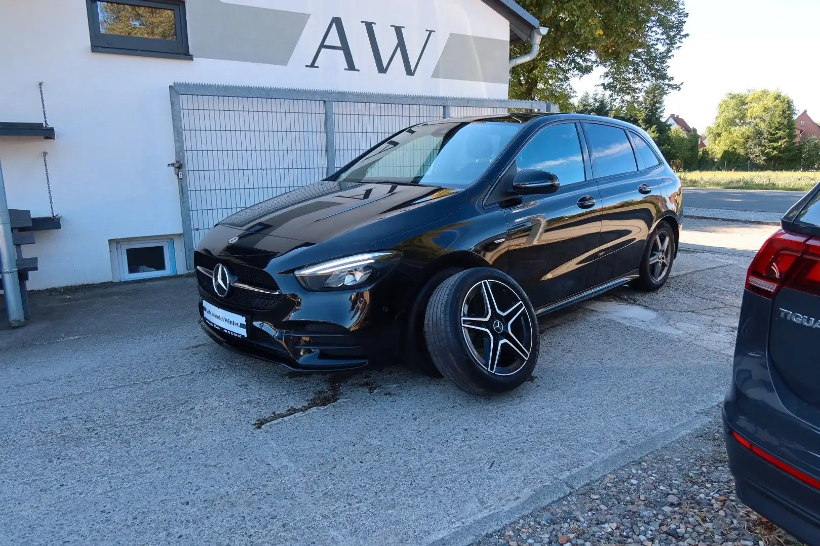 Mercedes-Benz B 180 d Edition 2020|AMG|Alcant|NAV|LED|Pano|1.H Schwarz - 1
