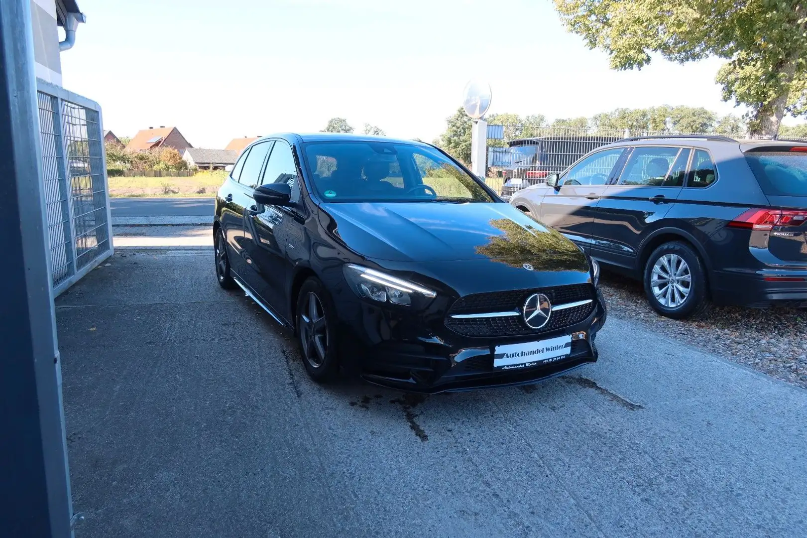 Mercedes-Benz B 180 d Edition 2020|AMG|Alcant|NAV|LED|Pano|1.H Schwarz - 2