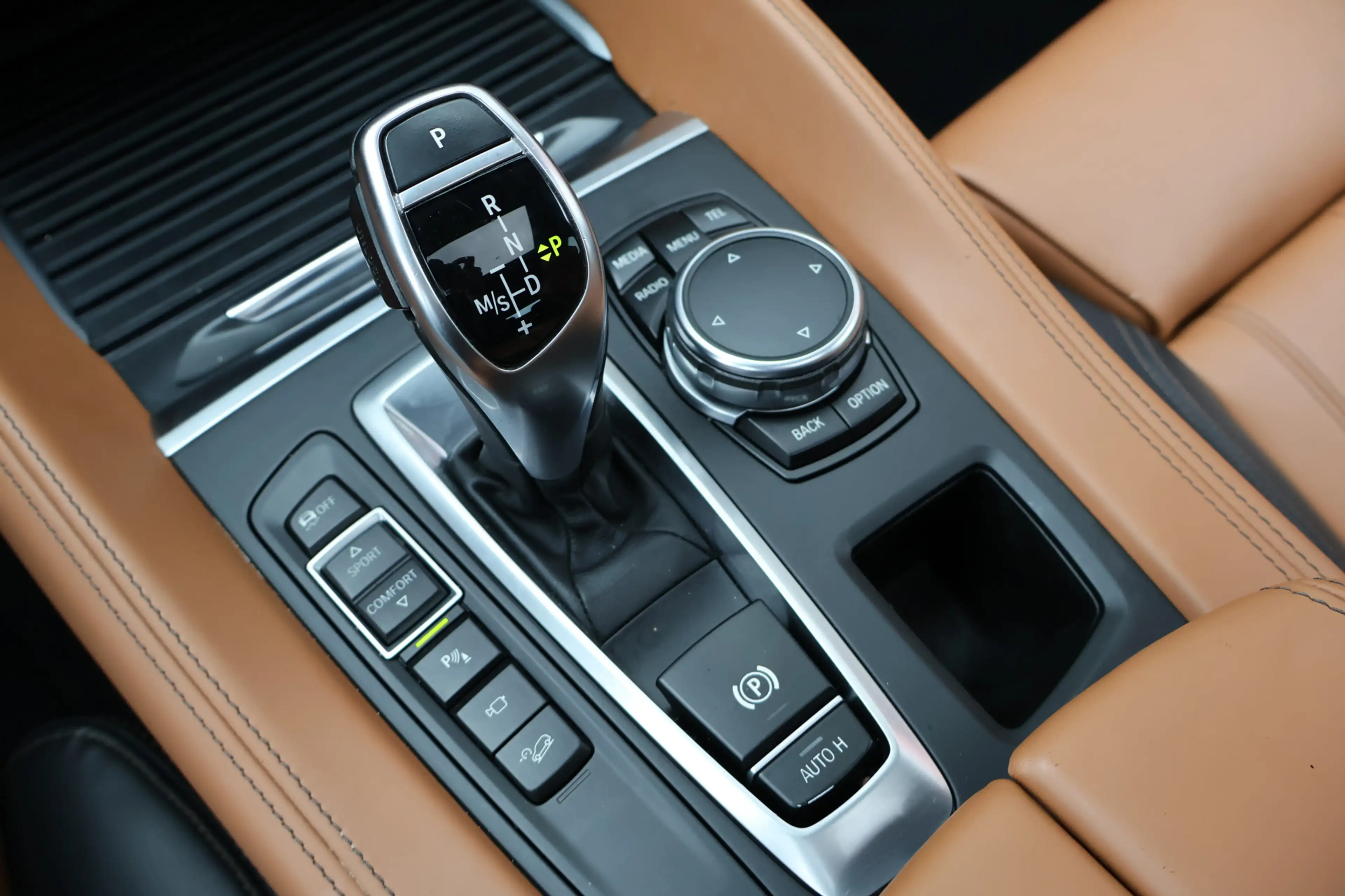 BMW X6 xDrive40d High Executive — photo 15