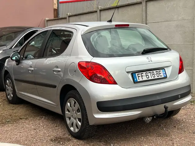 Peugeot 207 view 6