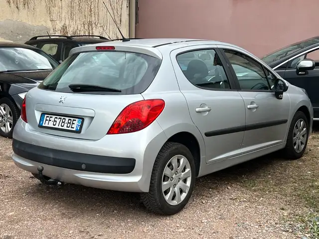 Peugeot 207 view 2