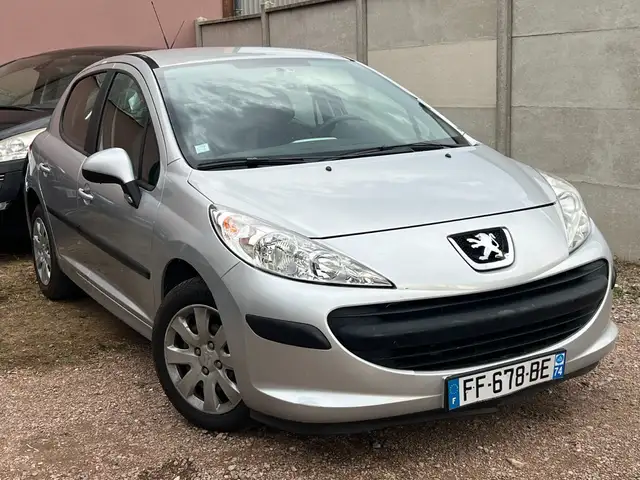 Peugeot 207 view 5