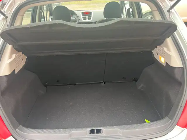 Peugeot 207 view 7