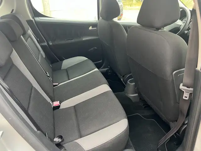 Peugeot 207 view 4