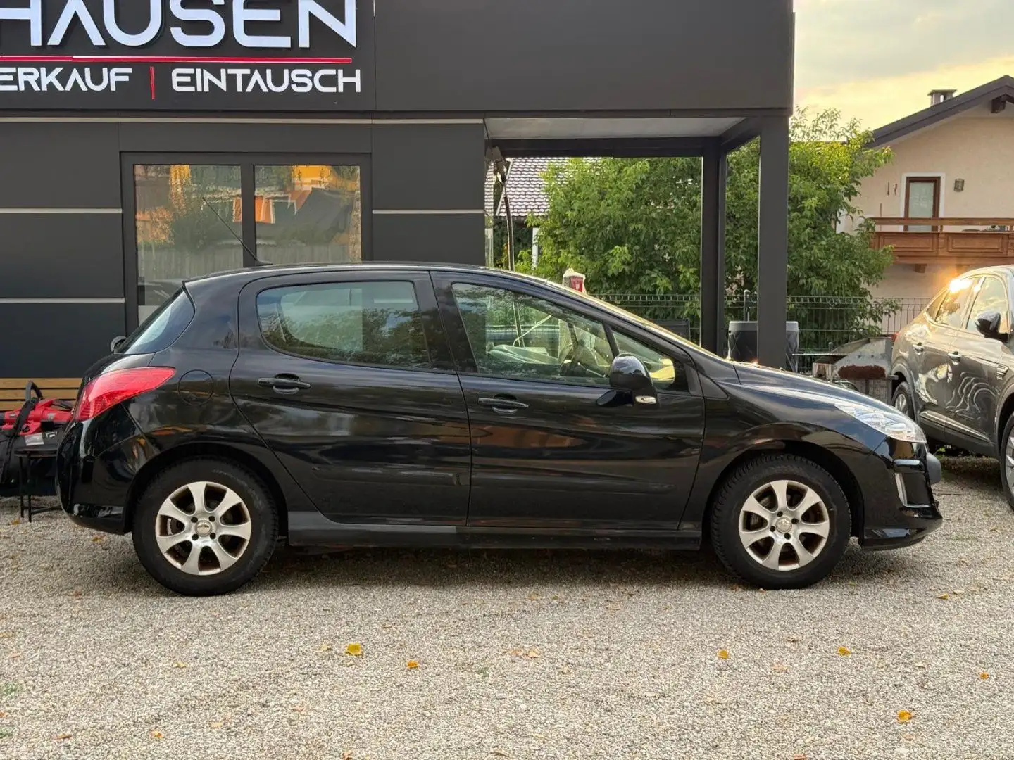 Peugeot 308 1.4 16V VTi Comfort Schwarz - 2