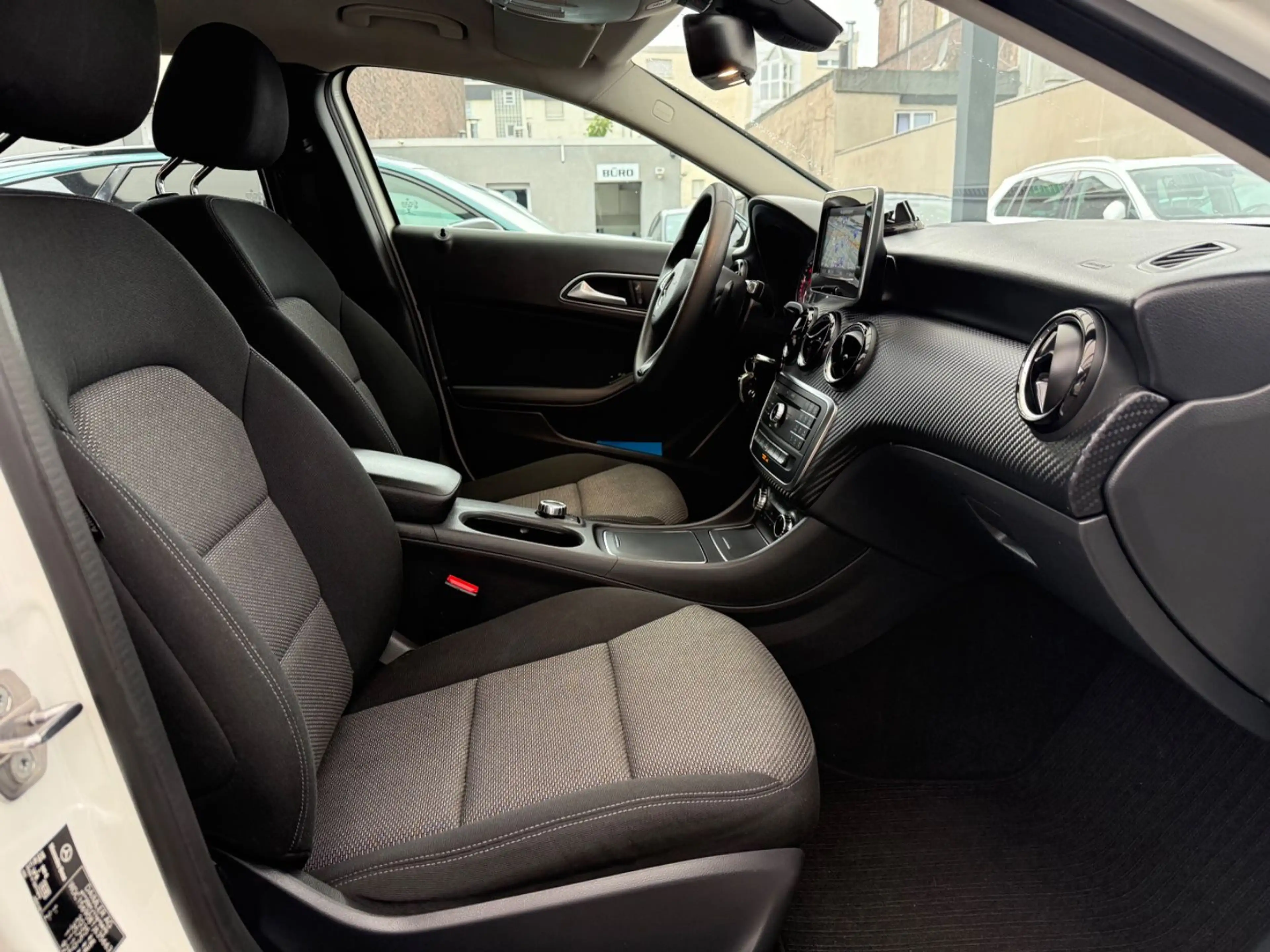 Mercedes-Benz GLA 200 d*NAVI*SHZ*PDC*2.HAND — photo 7