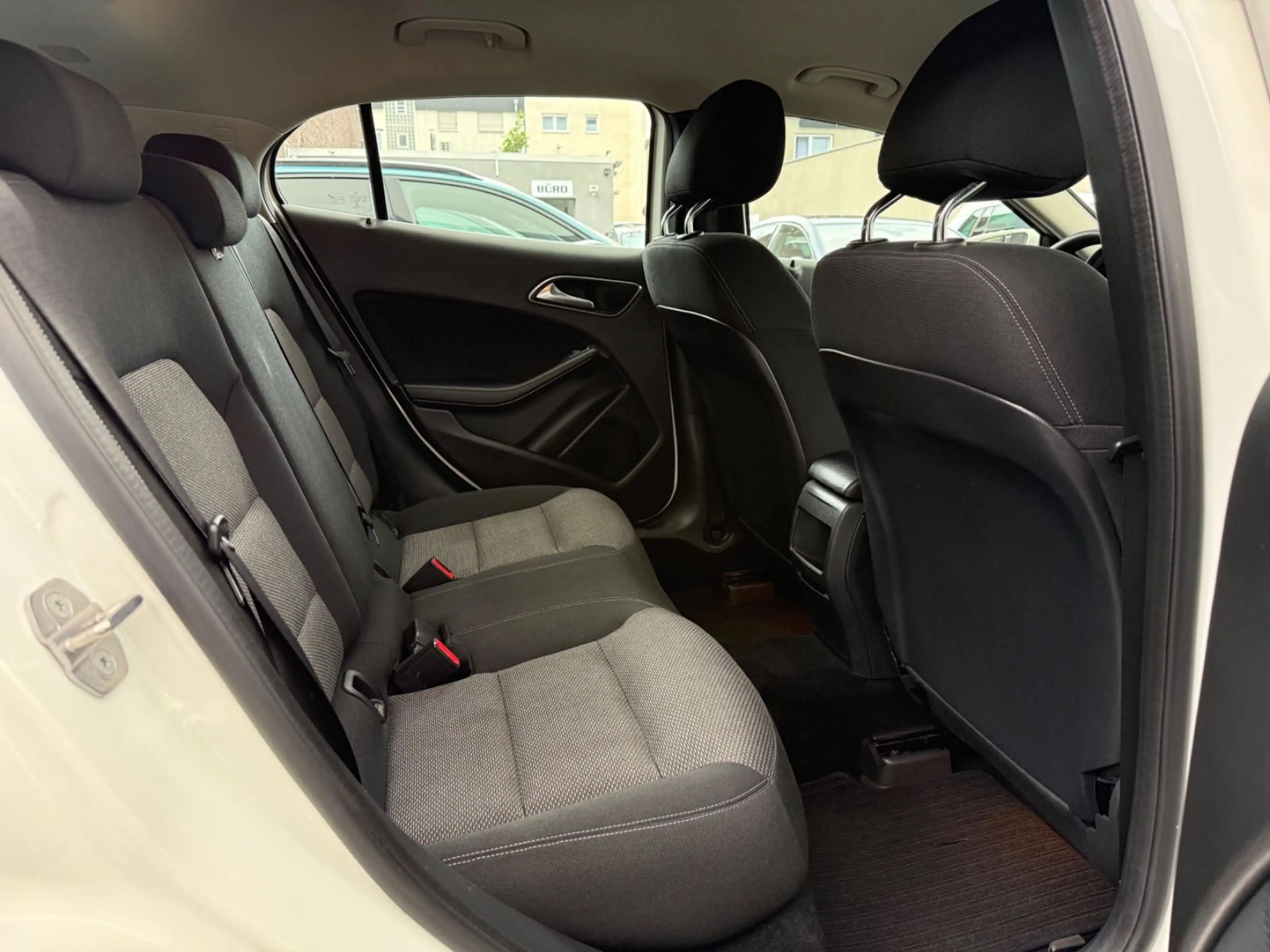 Mercedes-Benz GLA 200 d*NAVI*SHZ*PDC*2.HAND — photo 12