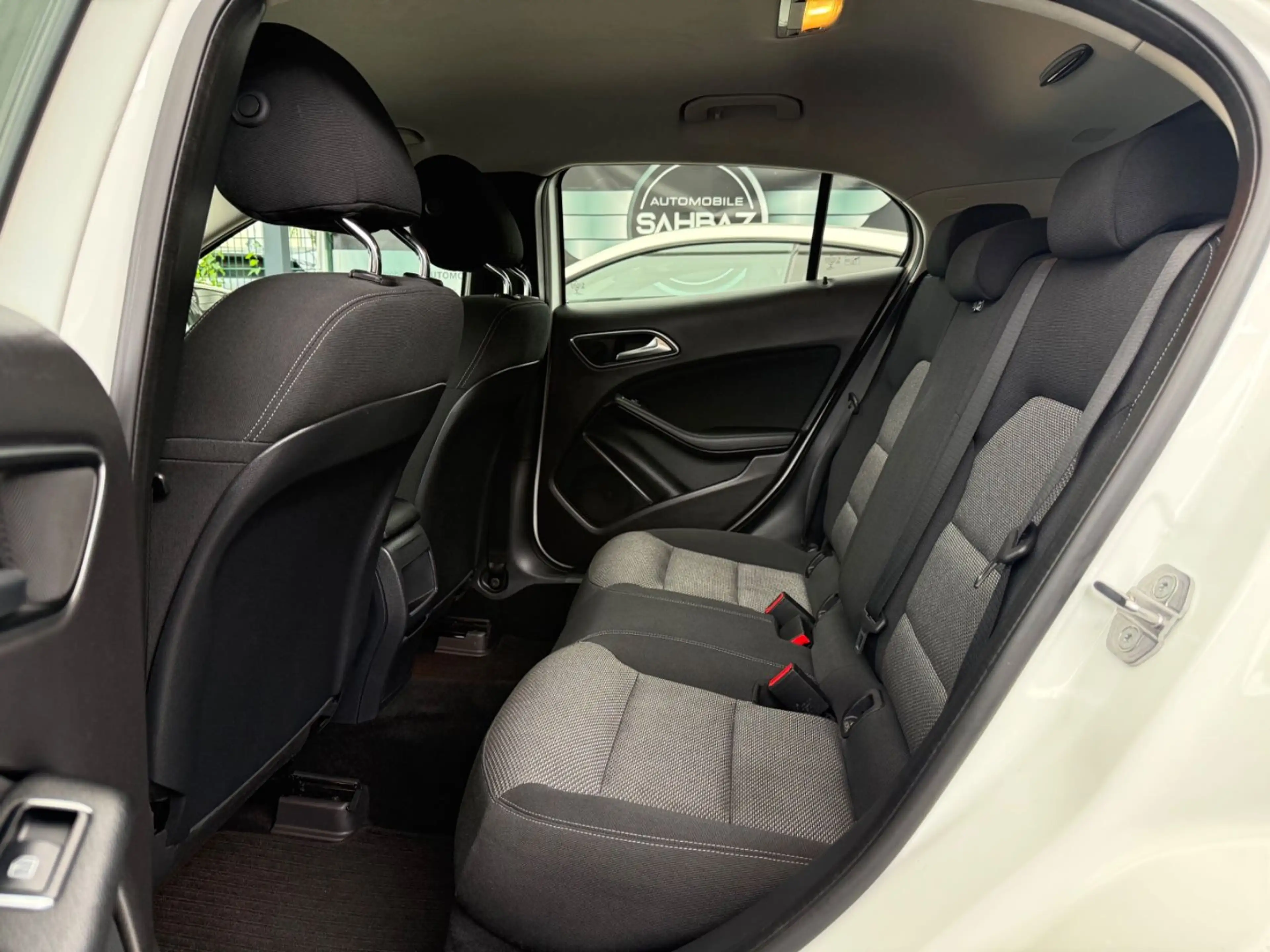 Mercedes-Benz GLA 200 d*NAVI*SHZ*PDC*2.HAND — photo 11