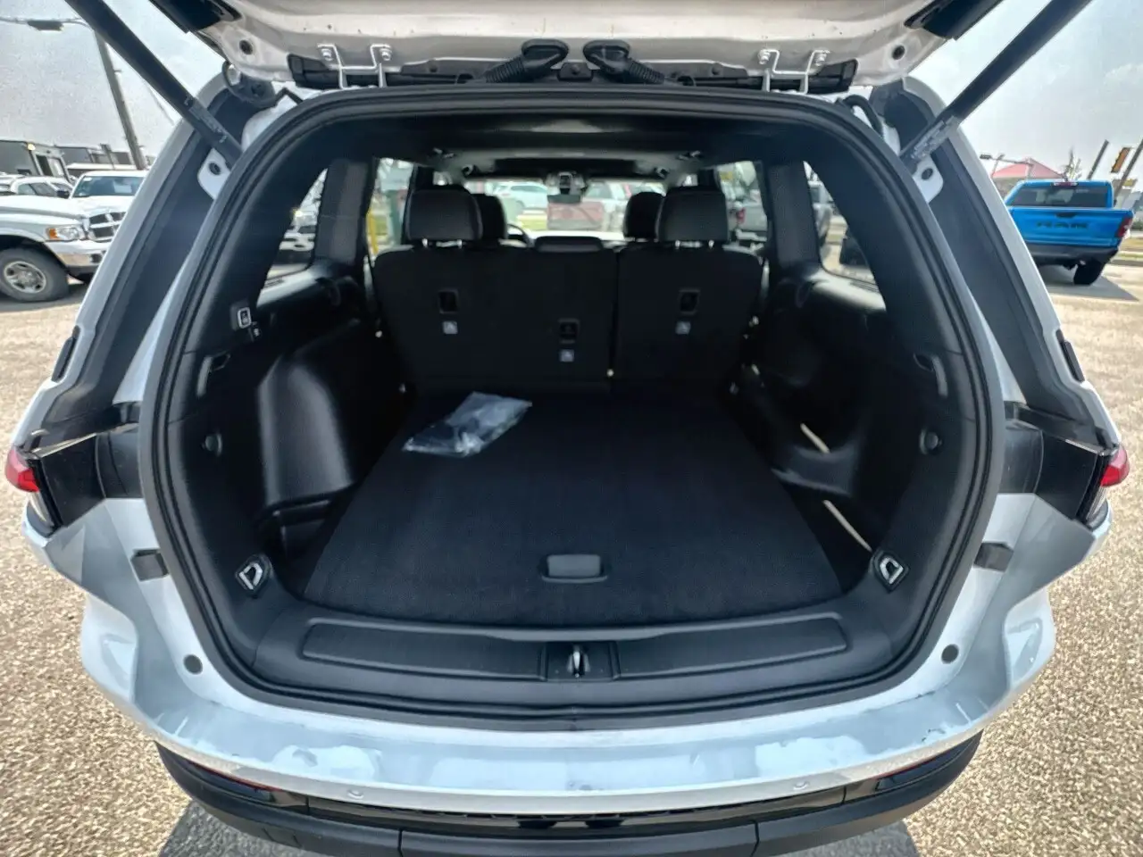 Jeep Grand Cherokee снимка Jeep Grand Cherokee