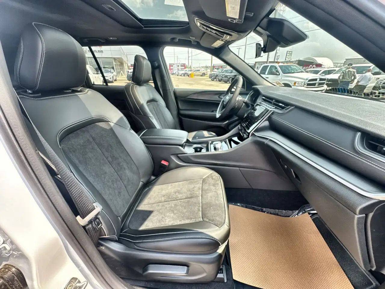 Jeep Grand Cherokee снимка Jeep Grand Cherokee