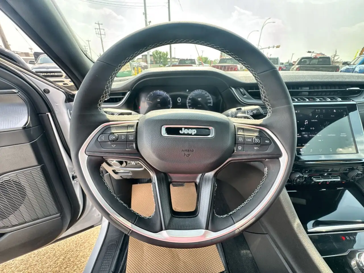 Jeep Grand Cherokee снимка Jeep Grand Cherokee