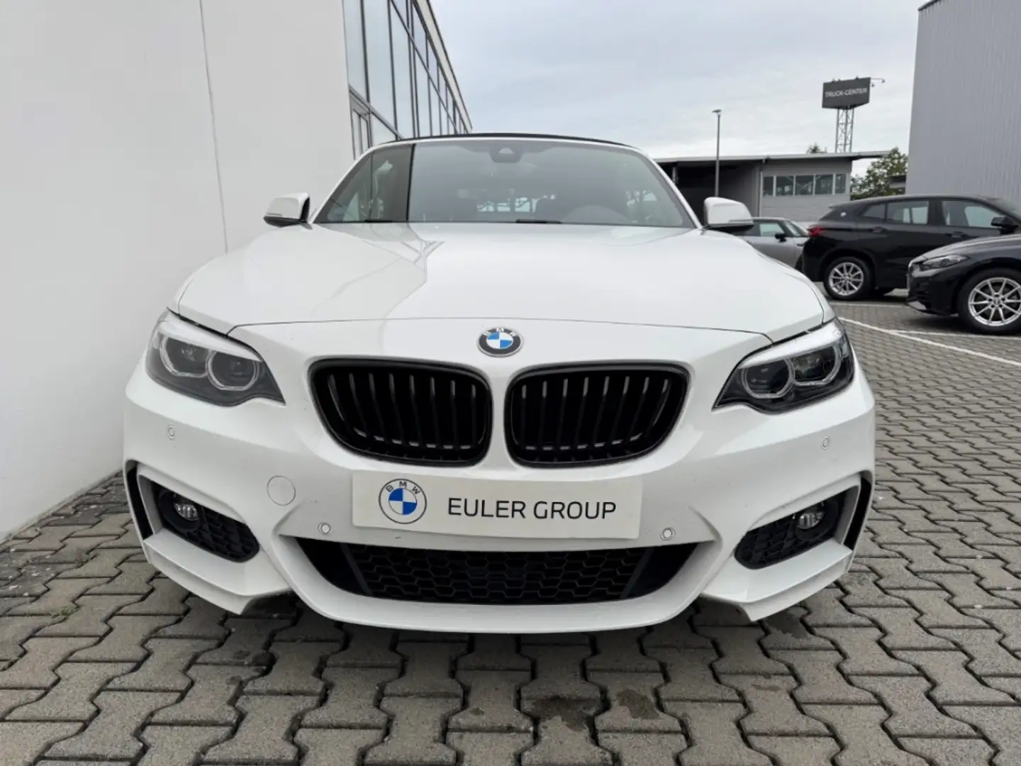 BMW 220 iA Cabrio M-Sport SHZ NAV HiFi LkHZ Weiß - 2