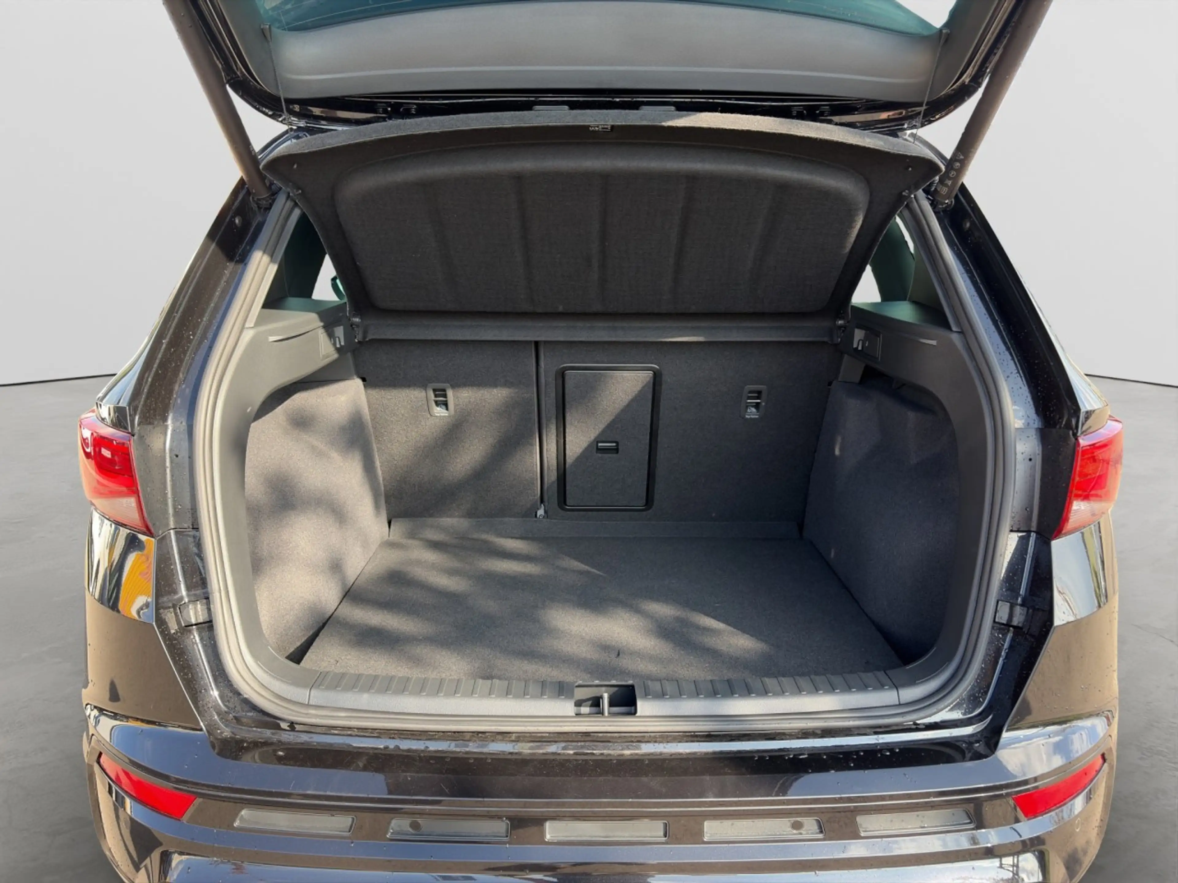 CUPRA Ateca TSI DSG VZ 4Drive 5JGar AHK TopView Beats — photo 10